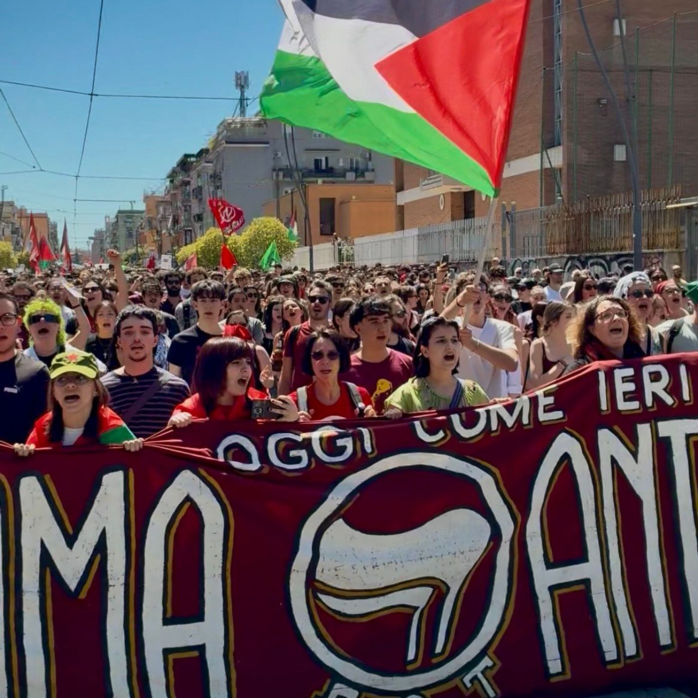 #0 Spari al corteo del 25 Aprile, cinema che aprono, che spariscono, tartarughe killer e alle storie di roma episode artwork
