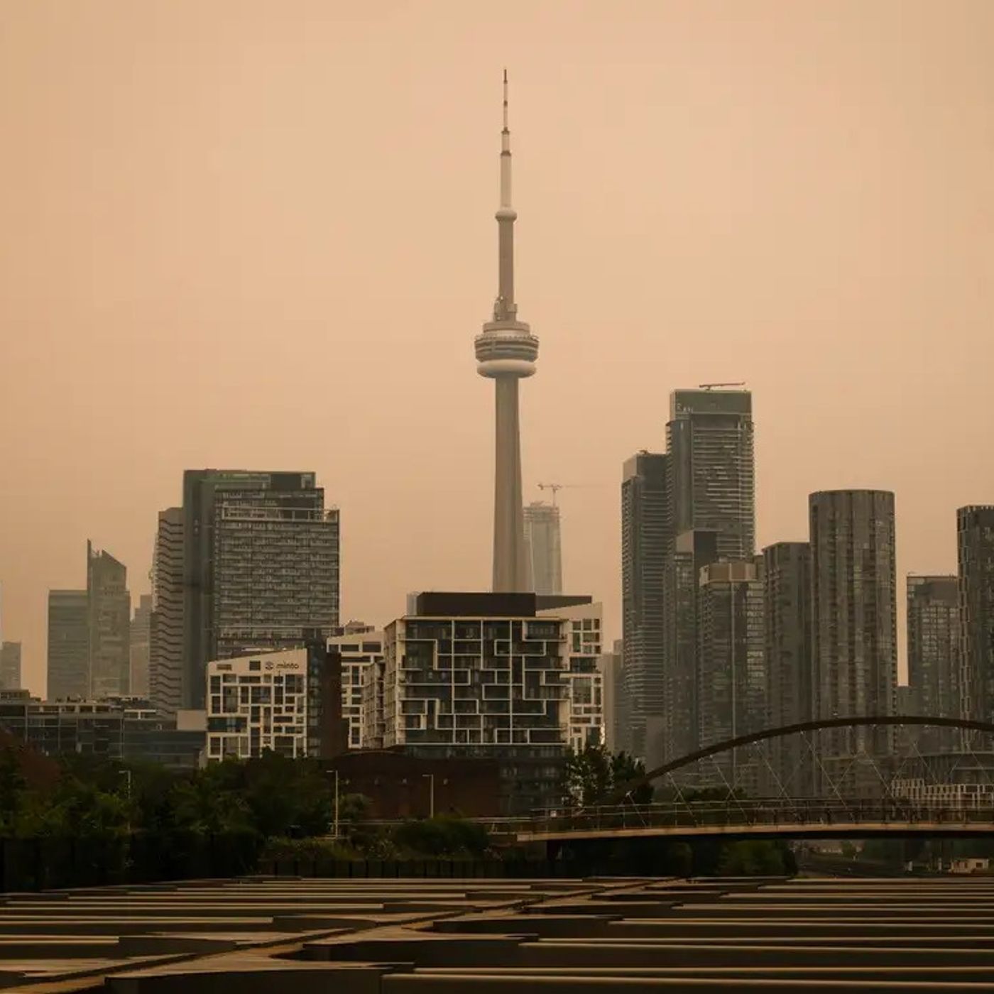 Environment Canada issues air quality warnings as wildsmoke blankets Ontario
