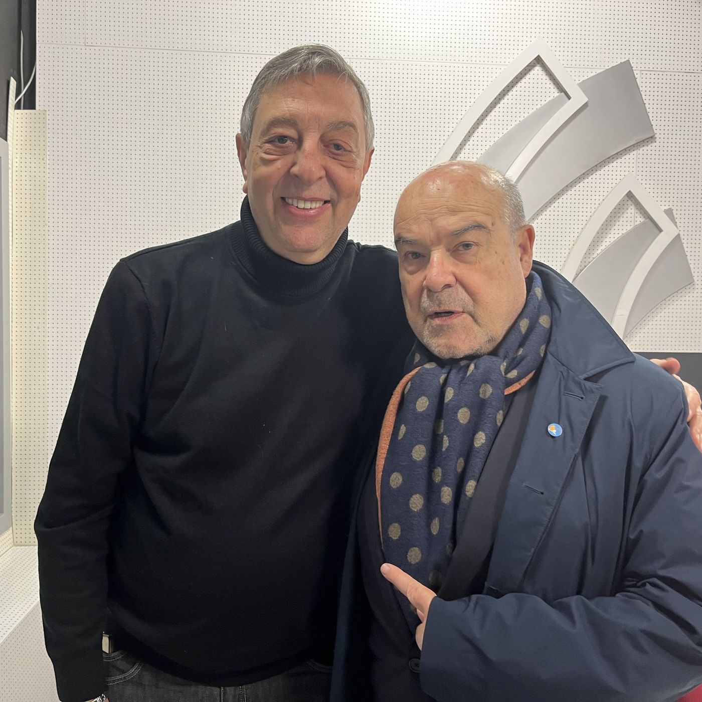Una Hora Contigo: Antonio Resines, de 'La buena estrella' a 'Los Serrano' episode artwork