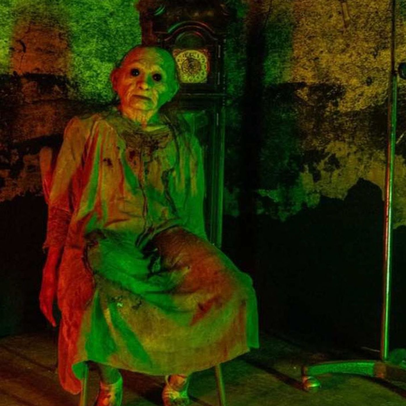 Mi Aterradora Historia Con La BRUJA De Ojos Falsos - Historias De Terror - Voces De La Noche