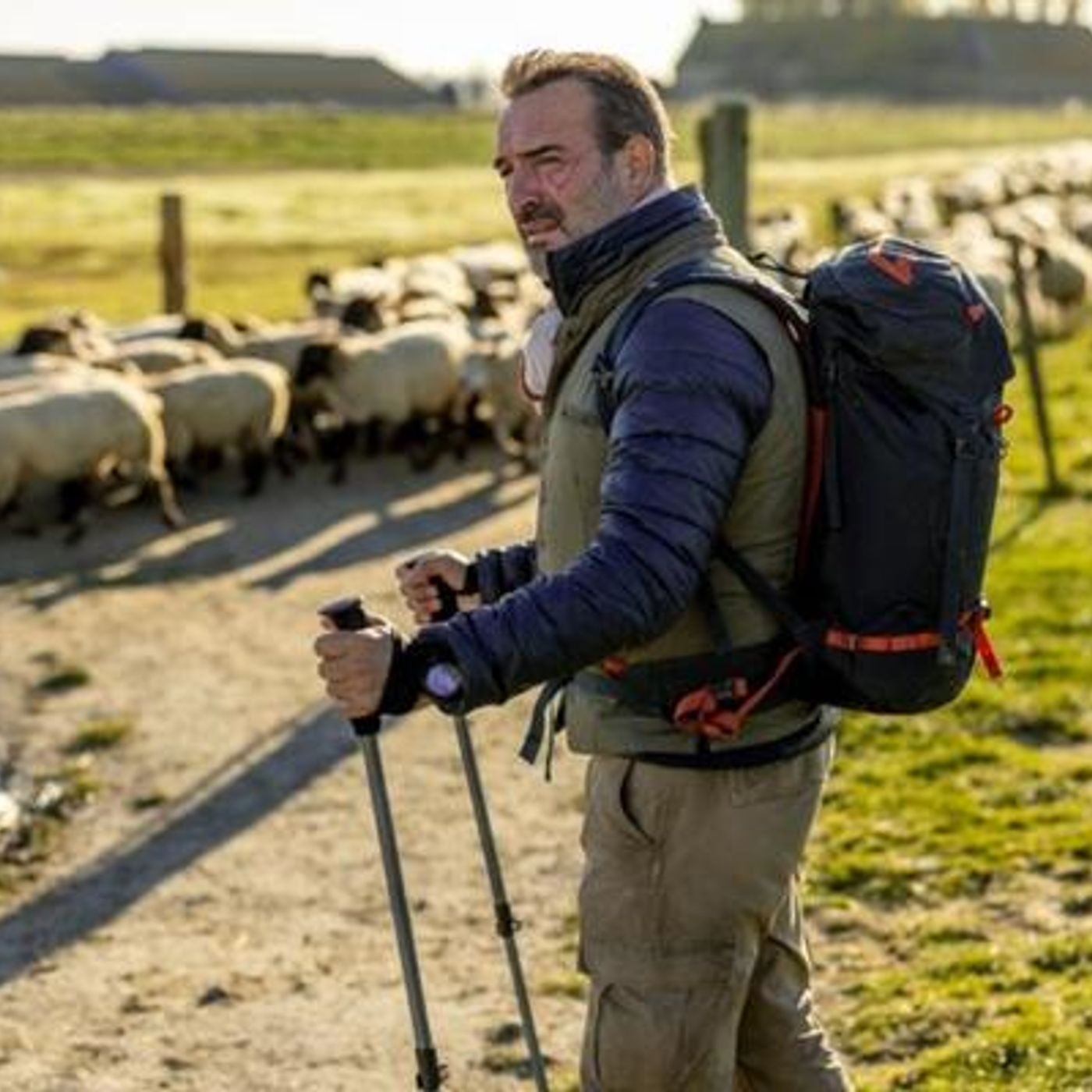 Jean Dujardin: "J’avais envie de travailler sur autre chose l’année de mes 50 ans" (interview) episode artwork