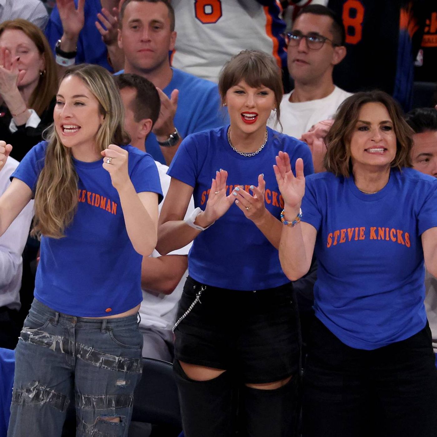 Hank Azaria isn’t happy Taylor Swift got courtside Knicks tickets: “Everybody else is stuck wherever” episode artwork