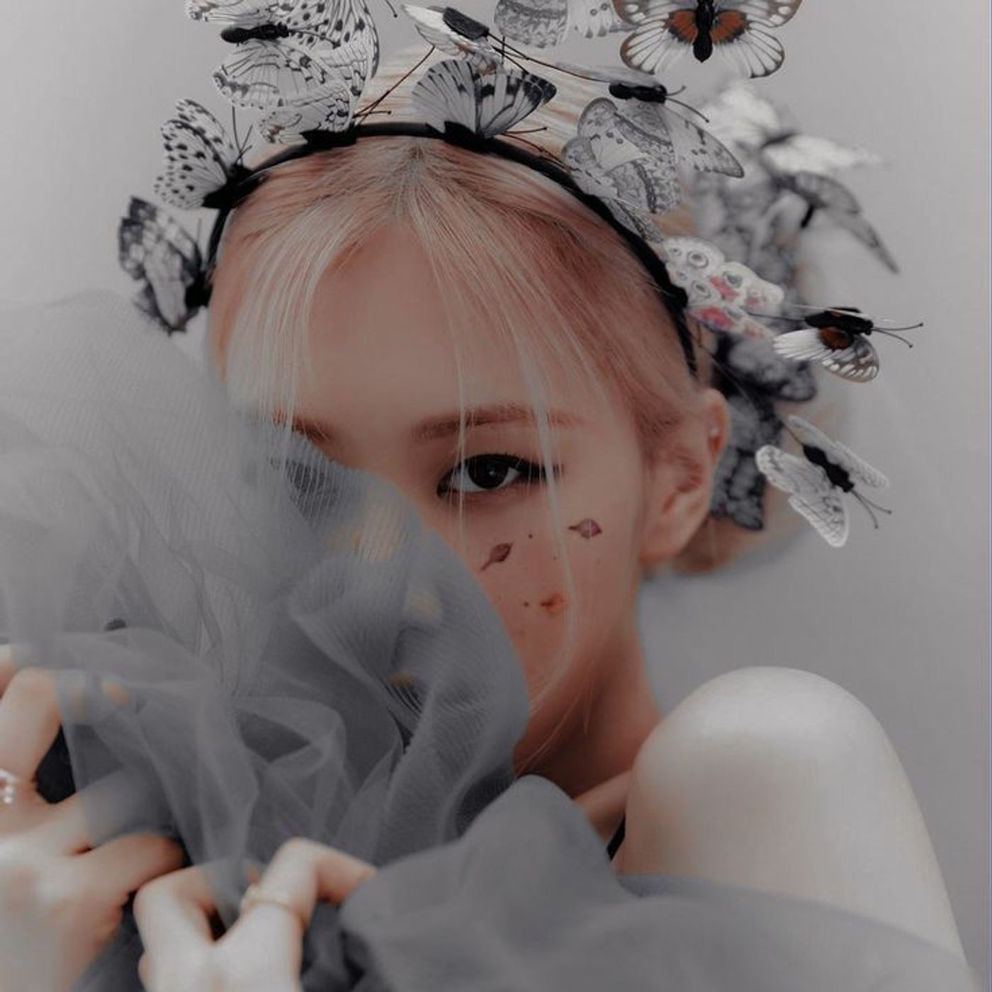 ROSÉ - EYES CLOSED episode artwork
