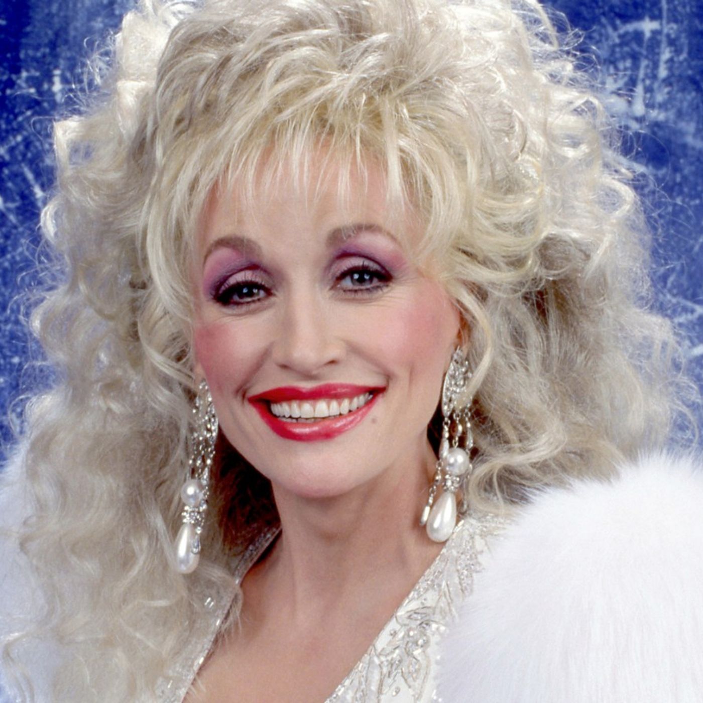 Women Spend Our Lives Being Looked At. Dolly Parton Refocused the Gaze