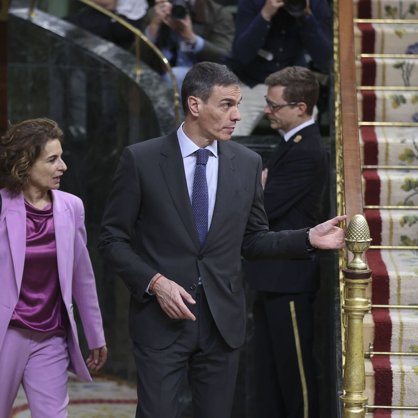 El editorial de Carlos Cuesta: Vivimos en un saqueo fiscal total, ¿y para qué?