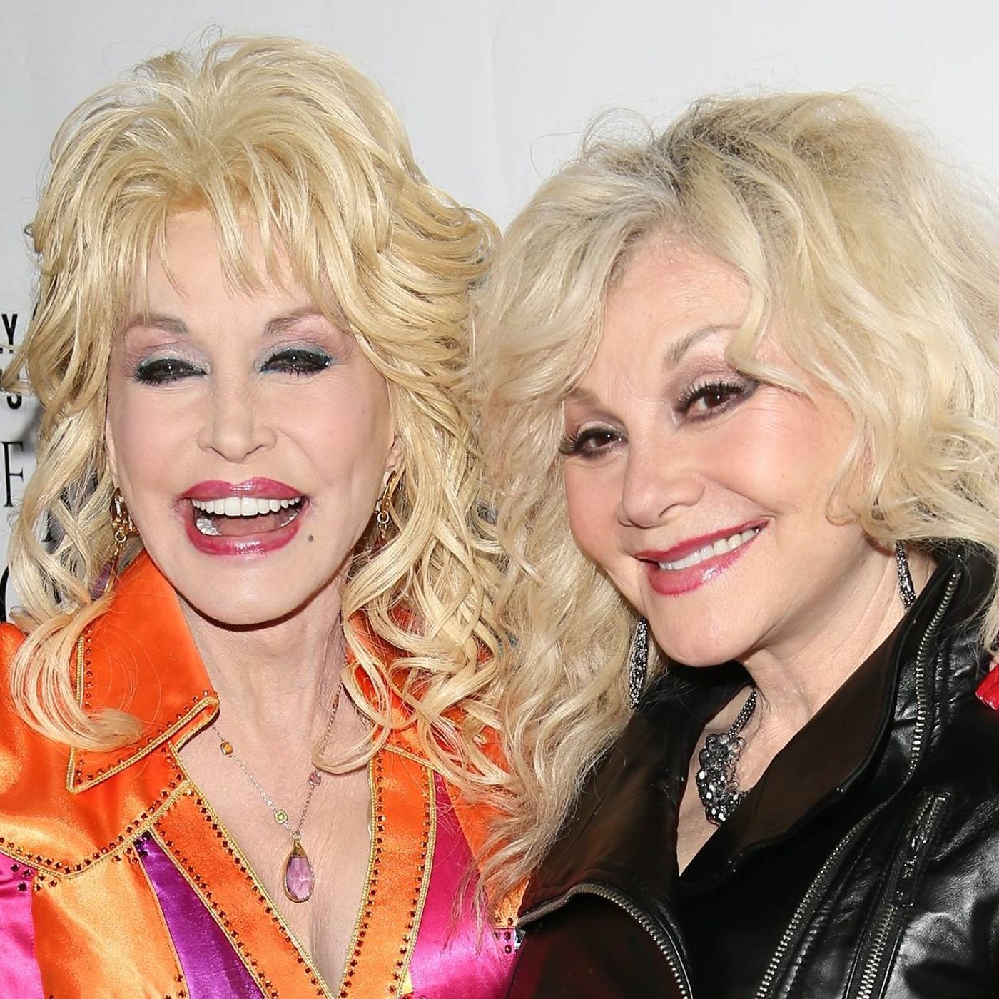 Dolly Parton’s sister criticises “AI and endless garbage” shared following country icon’s death episode artwork