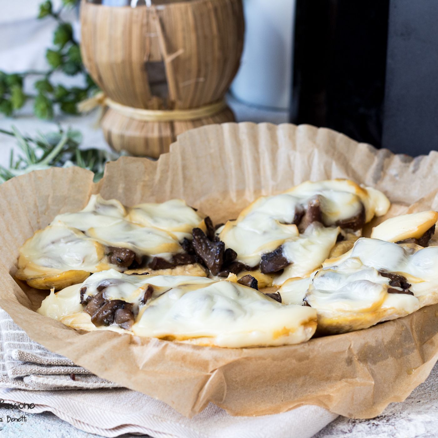 PETTO DI POLLO FARCITO CON FUNGHI E SCAMORZA IN FRIGGITRICE AD ARIA