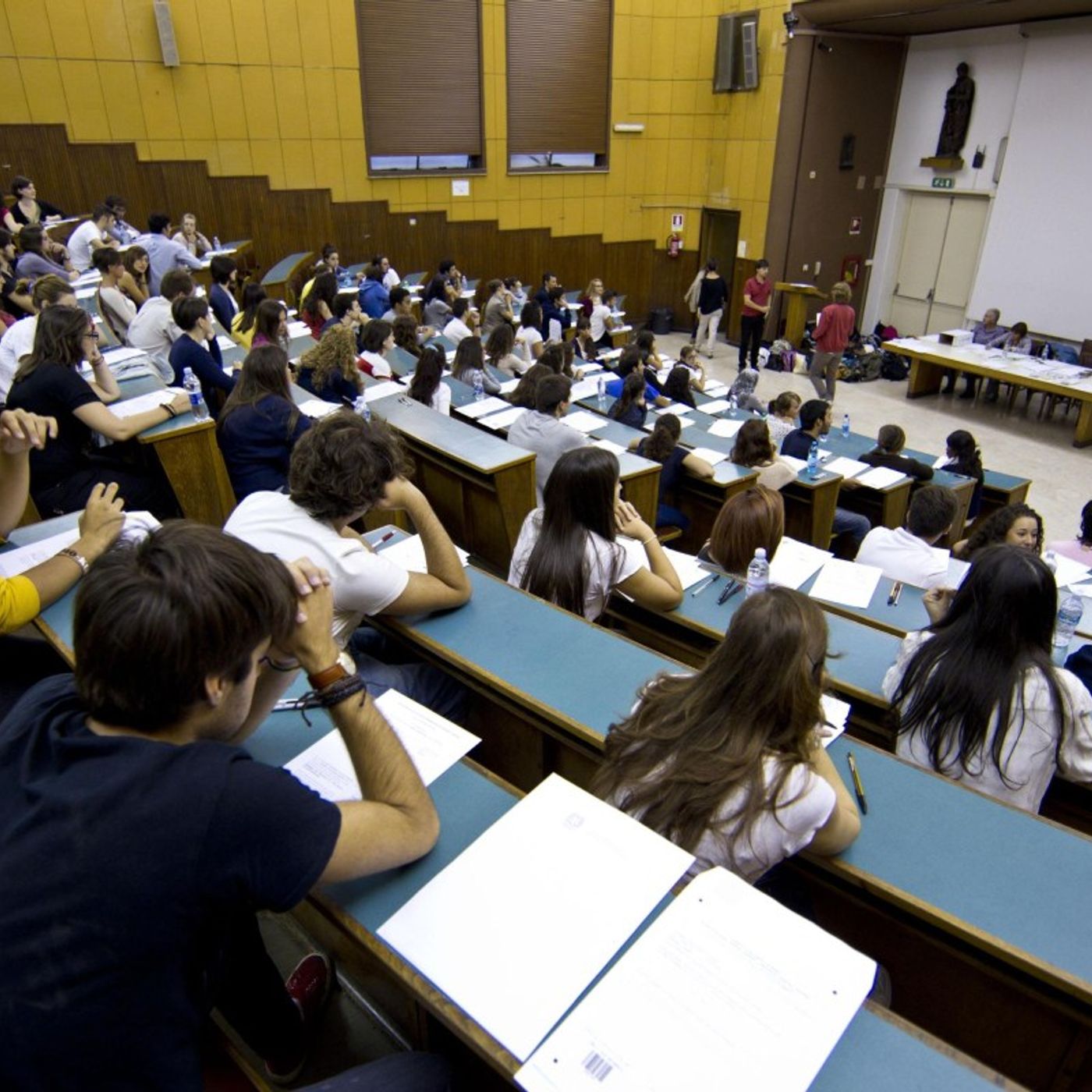 Università italiane e conti salatissimi per stranieri - Frastuono episode artwork