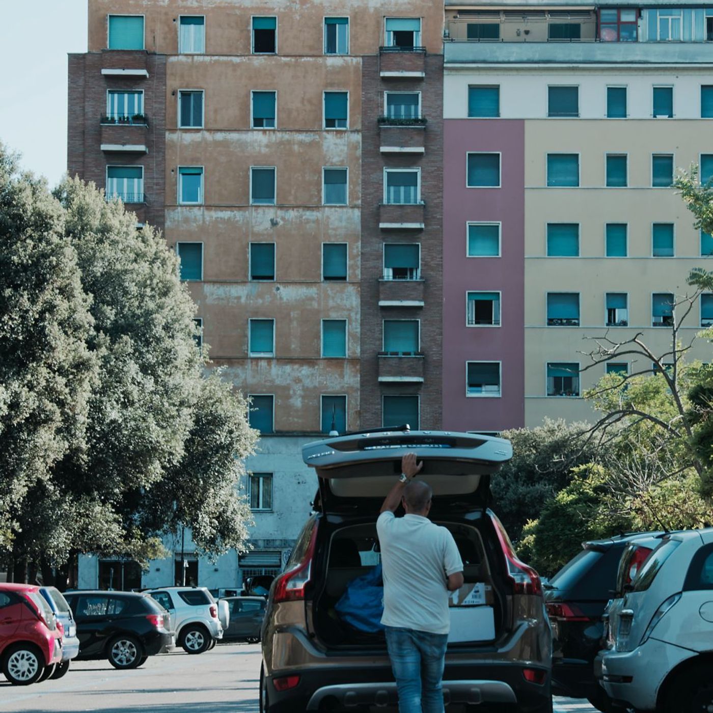 Il boom degli affitti transitori: a Roma con le case puoi fare tutto, tranne abitarci episode artwork