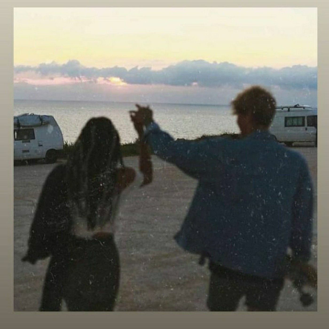 bazı sevgiler bazı insanlara ağır gelir cover art