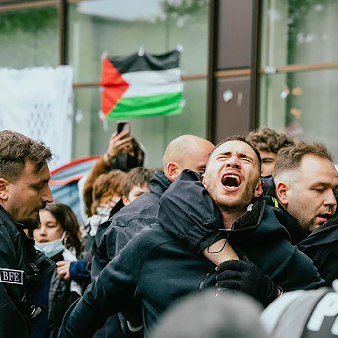 Isterica coscienza storica tedesca contro il Movimento per Gaza episode artwork