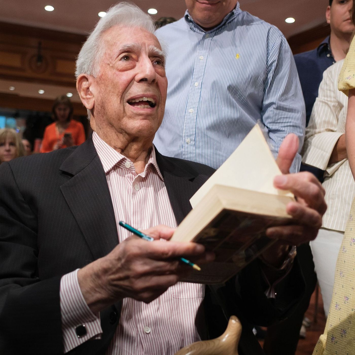 Las Noticias de La Mañana: El mundo despide a Vargas Llosa