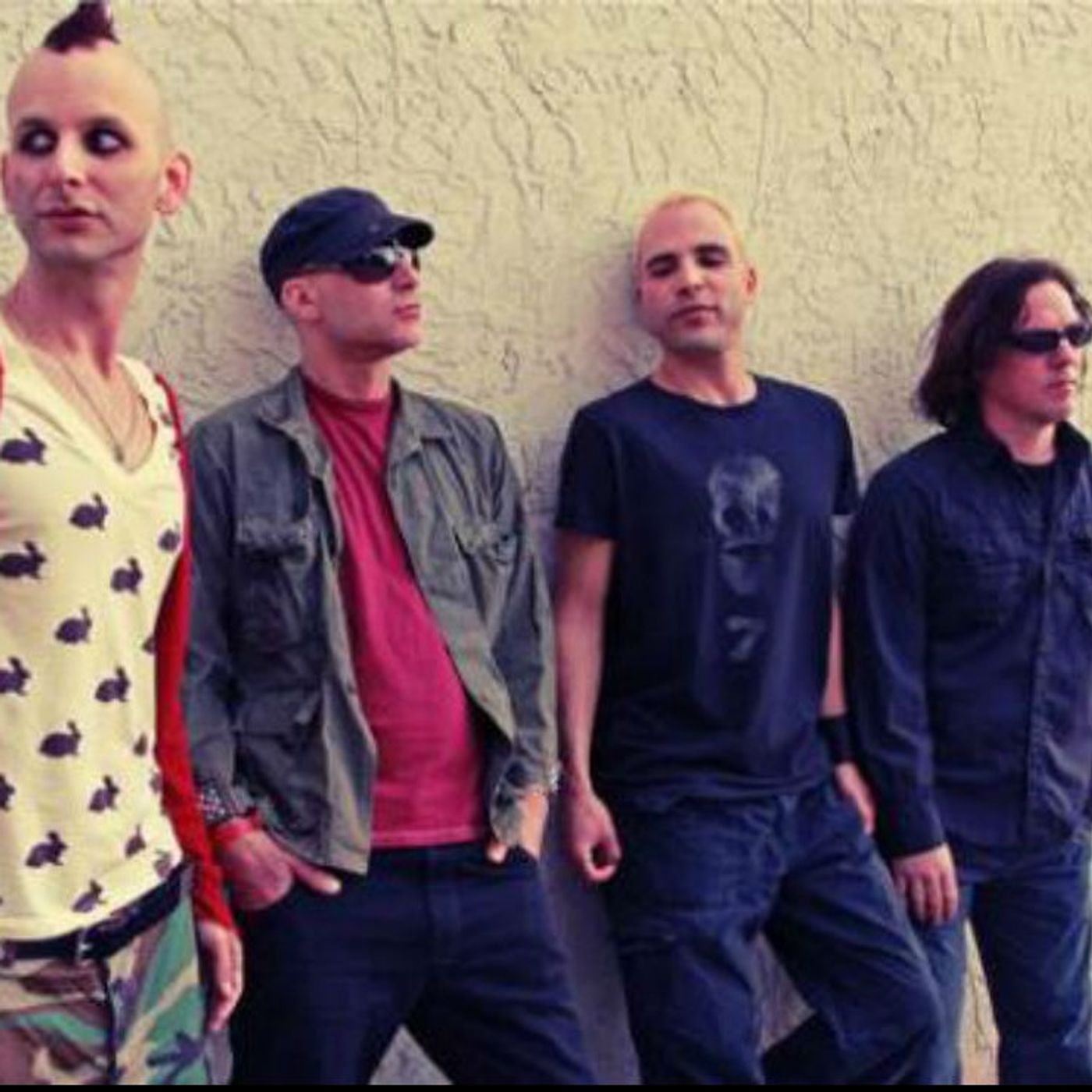 Conoce lo nuevo de la banda 'People From Venus' episode artwork
