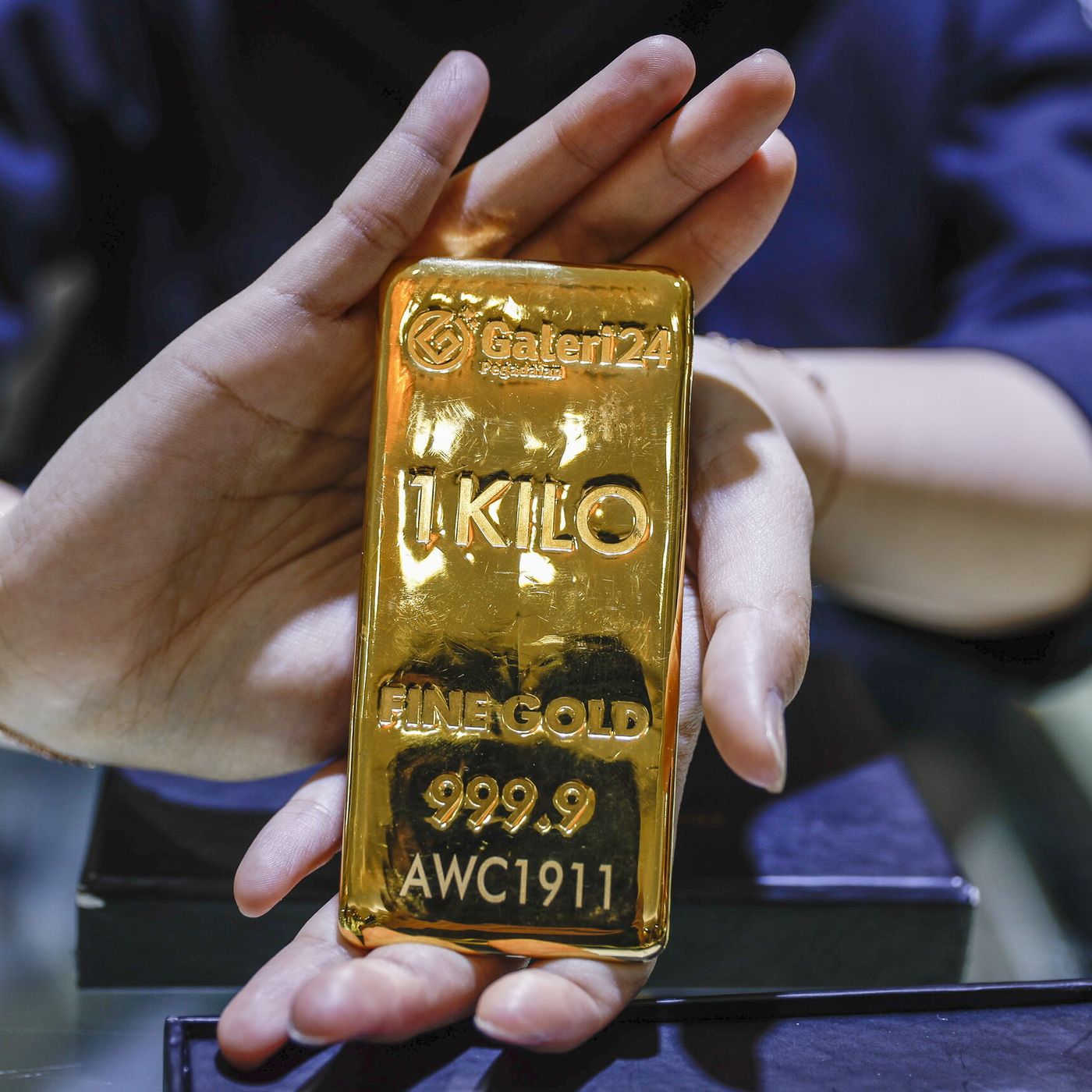 Prensa económica: Los bancos centrales pierden la fe en su propia moneda y se lanzan a comprar oro