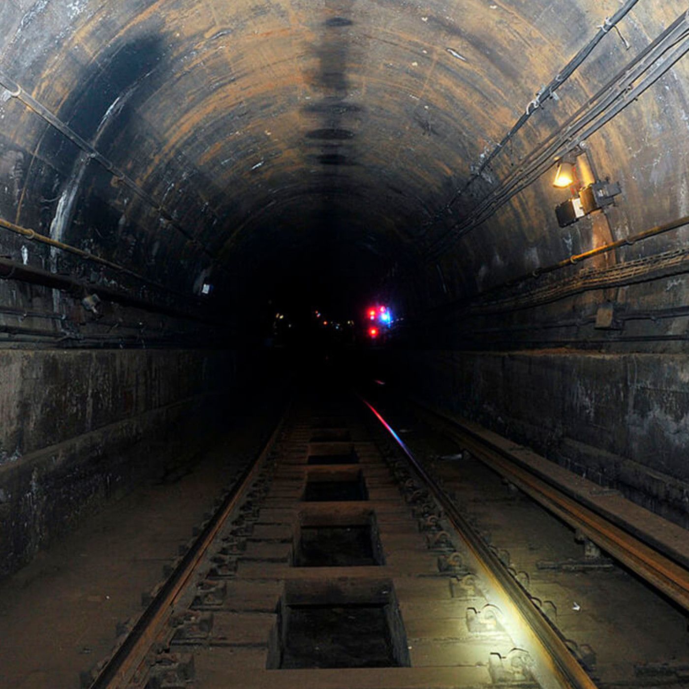 Historias de Miedo Mayo 7 2020 OVNIS Y NIÑOS DEL TÚNEL