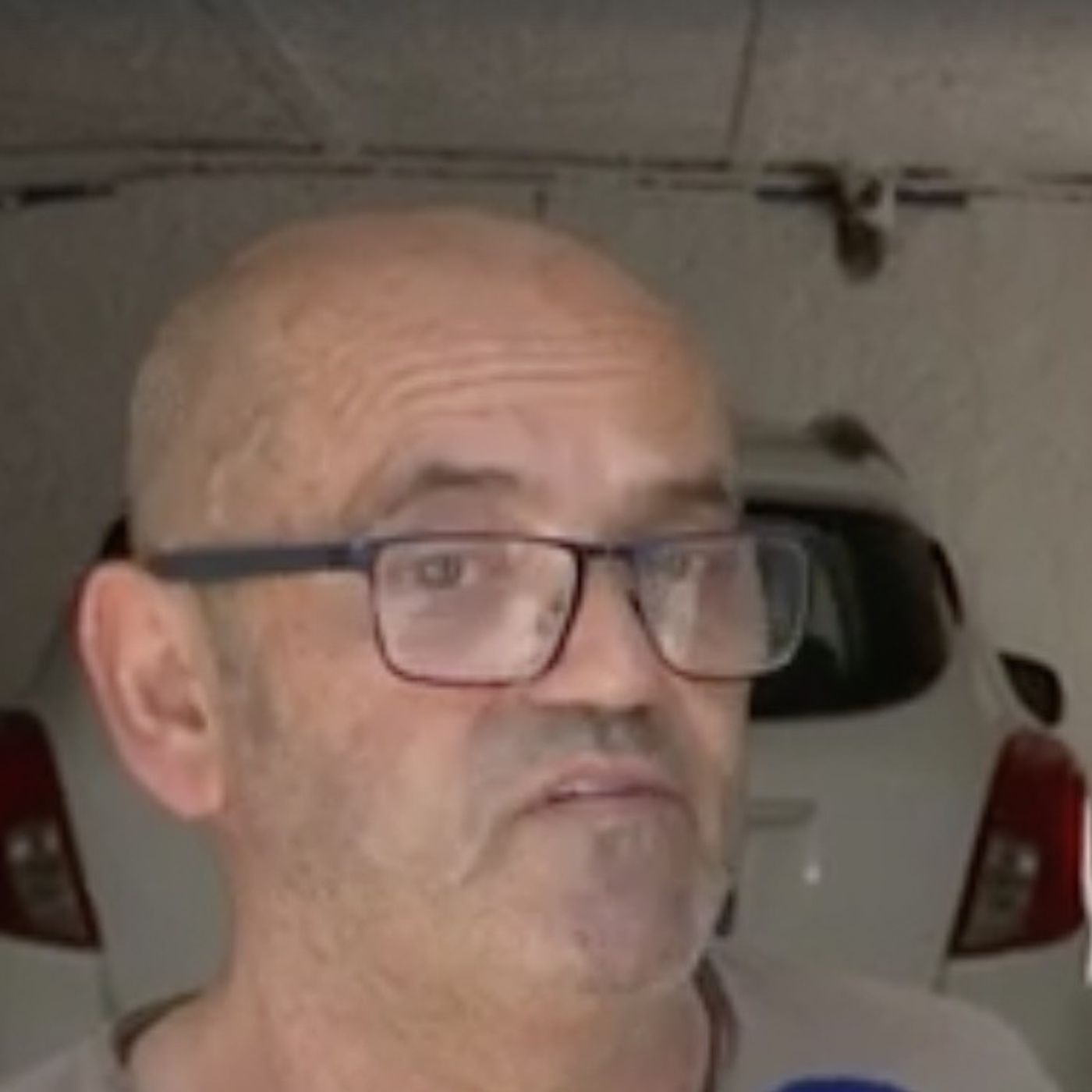 Si lancia nel vuoto il prof che insultò la Meloni: è grave episode artwork