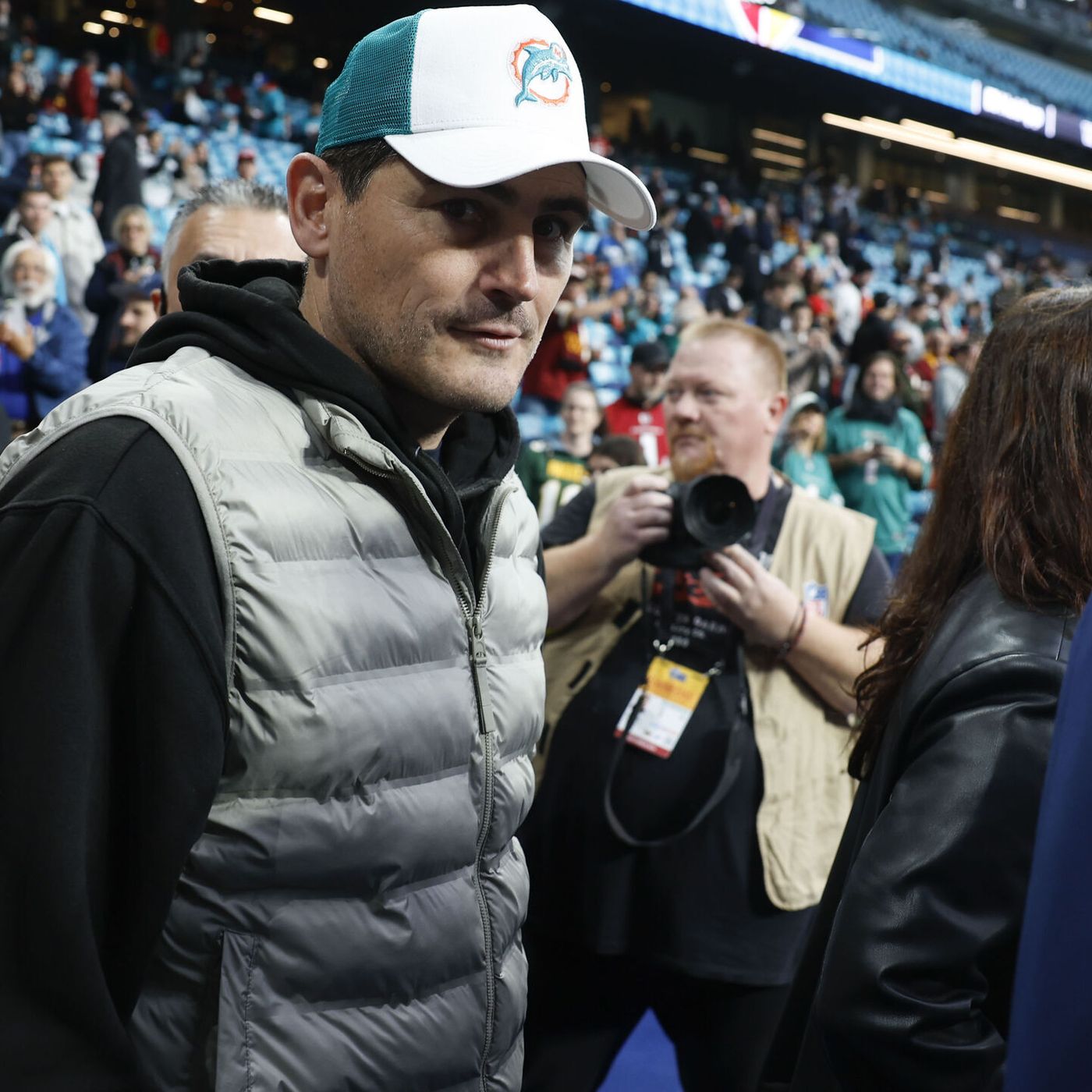 Crónica Rosa: Iker Casillas, en vilo tras la operación de urgencia de Sara Carbonero