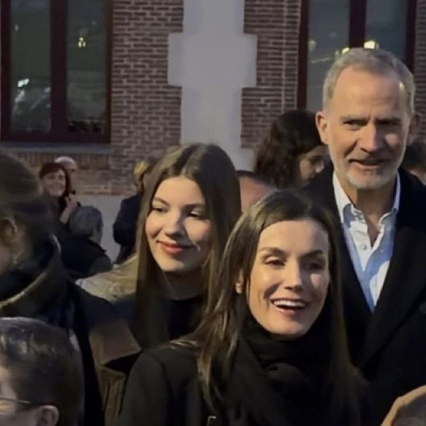 Crónica Rosa: Felipe VI, de boda en Málaga sin Letizia