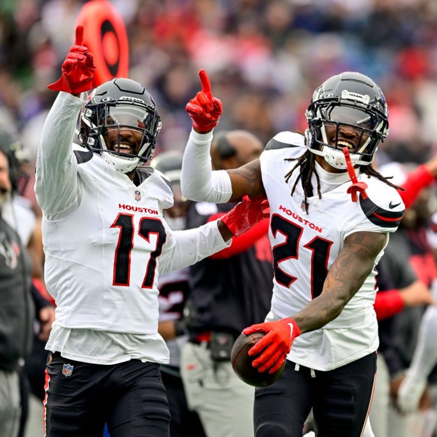 Texans Head To Lambeau, Offense To Carry Injured Defense, Longhorns Host Georgia