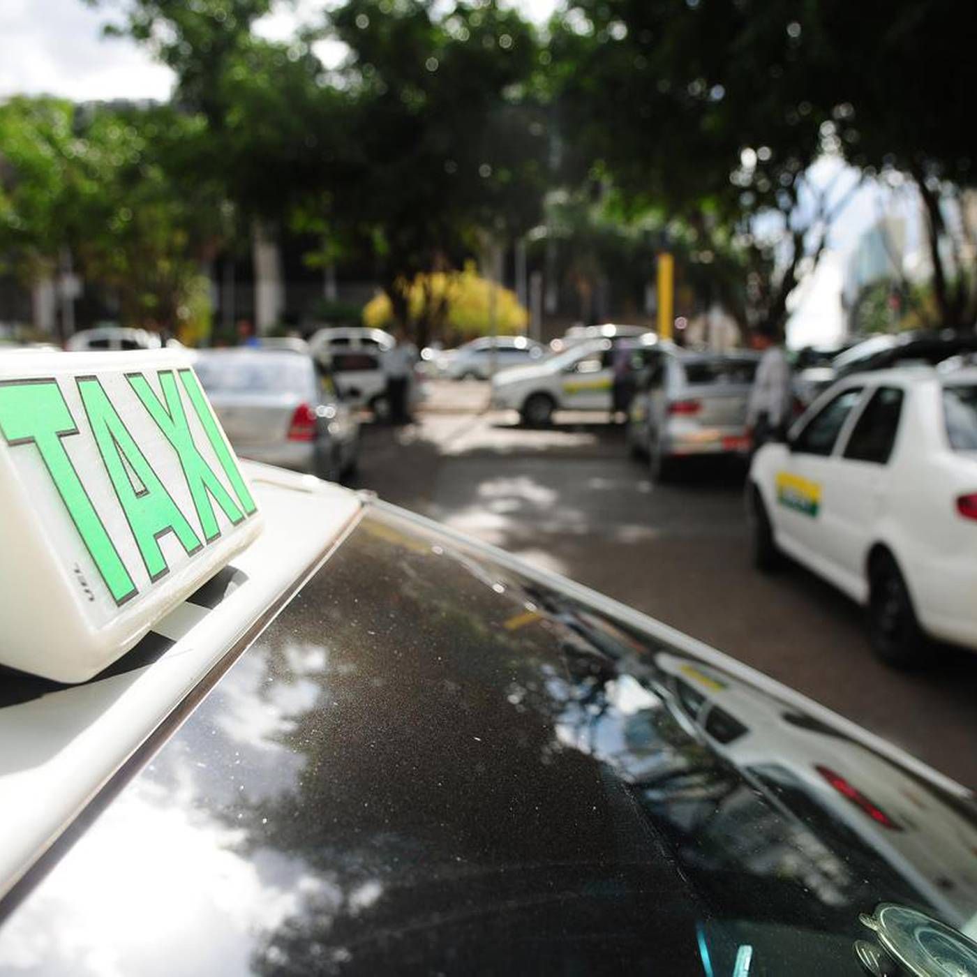 Projetos em Destaque: benefícios à taxistas e motoristas por aplicativos, saúde mental e imposto de renda episode artwork