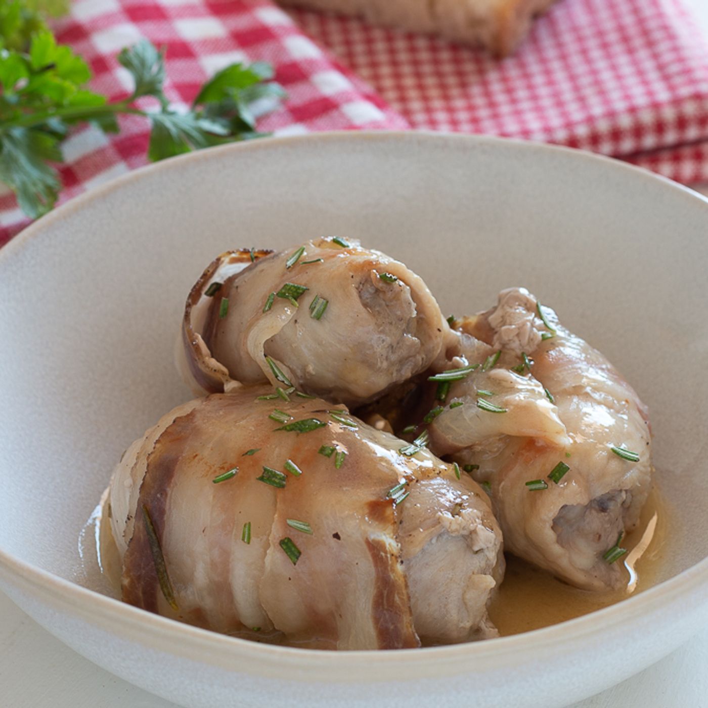 Involtini di pollo in porchetta
