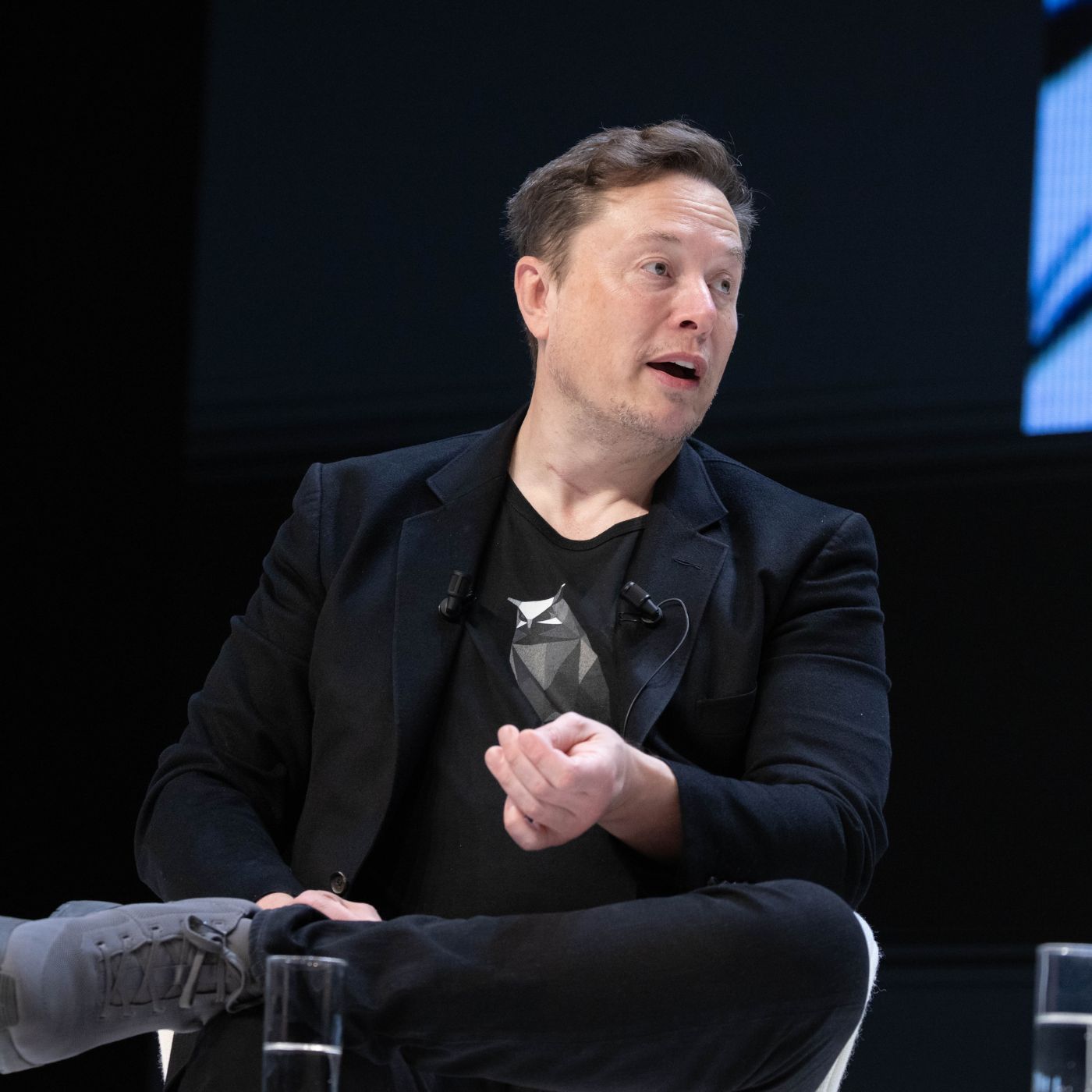 Musk interviene nel nostro dibattito politico. "Dovete andarvene" dice ai magistrati | 13/11/2024 | Il Corsivo episode artwork