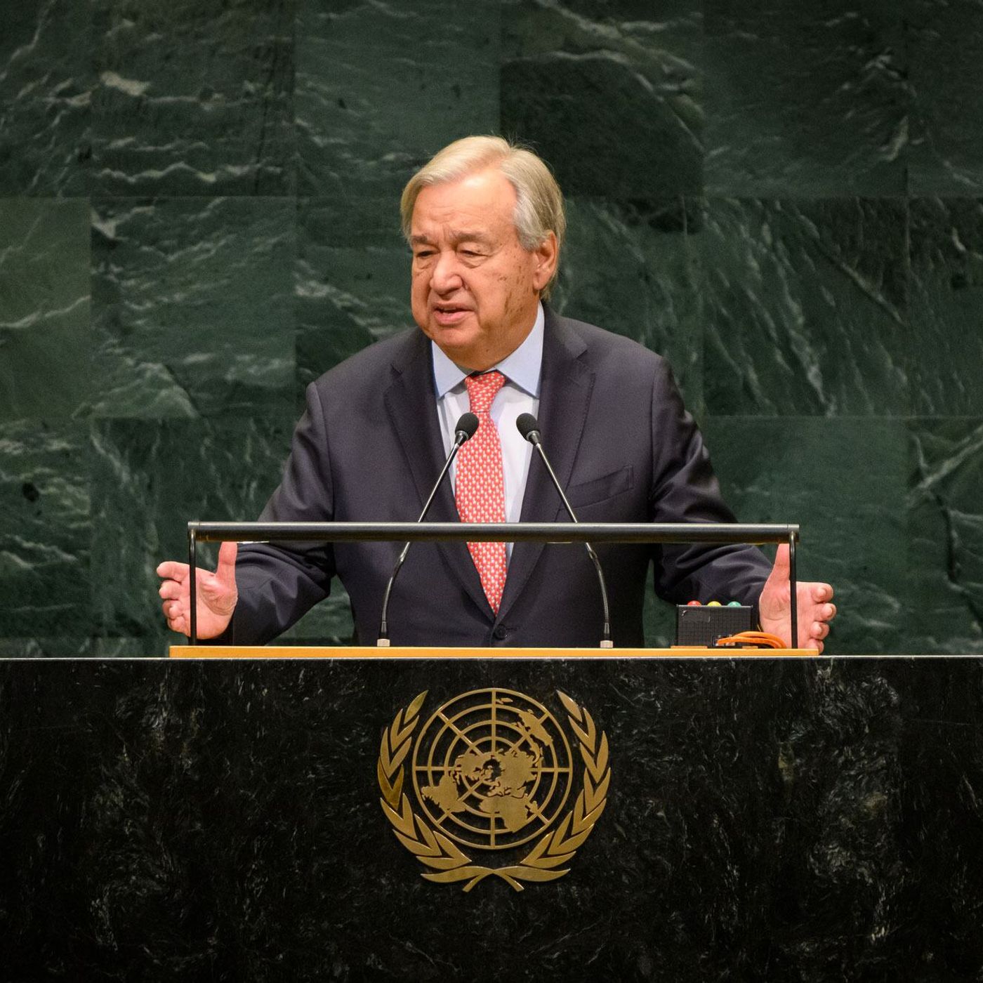 Líder da ONU pede que superpotências reconheçam seus limites