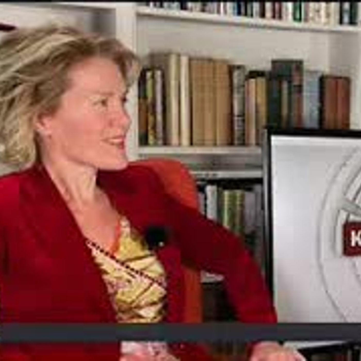 Keiser Report | Turning junk into $$ | E1541