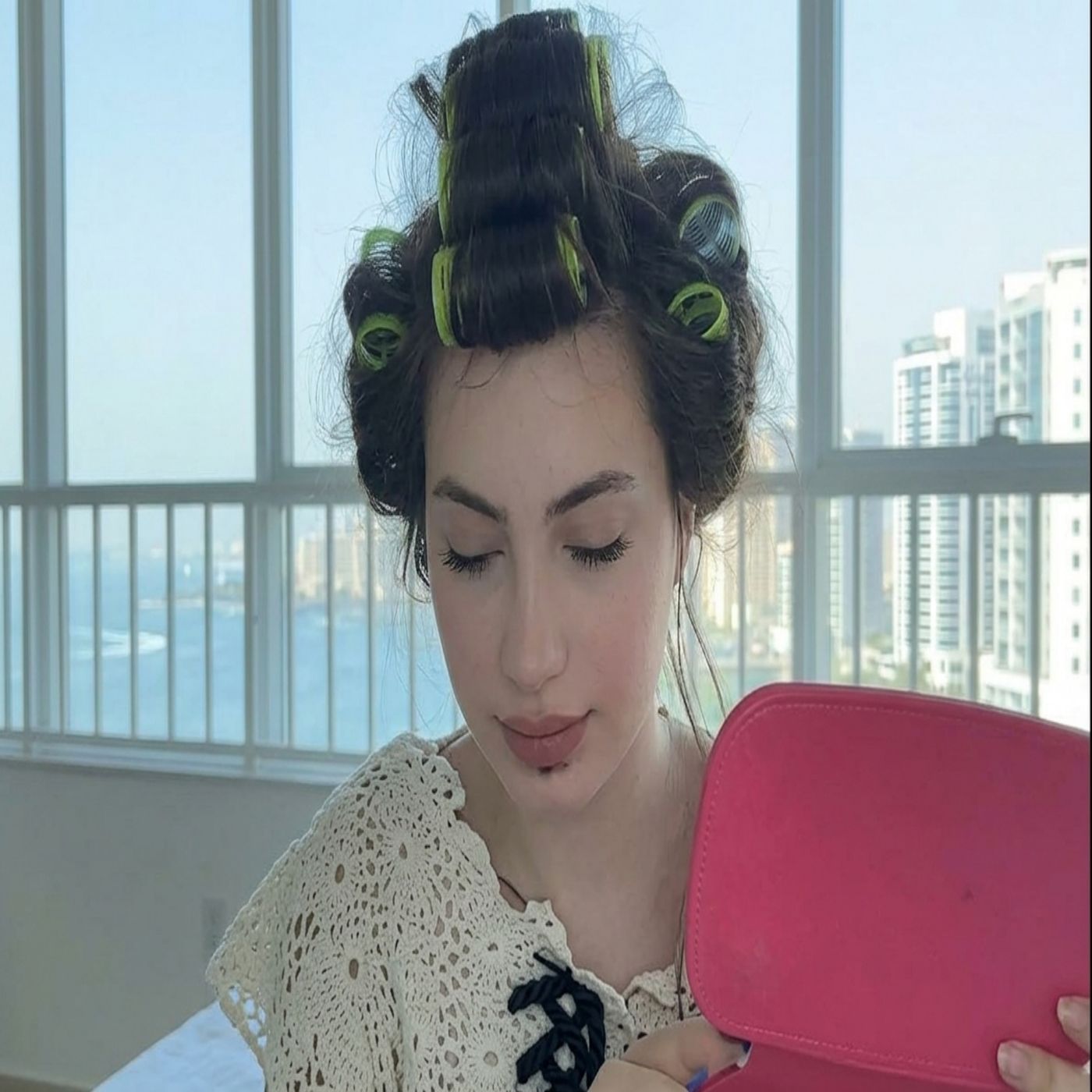 عنوان الحلقة_ لانا تستعد لإطلالتها وتشارك لحظات مميزة مع بناتها 💄❤️�