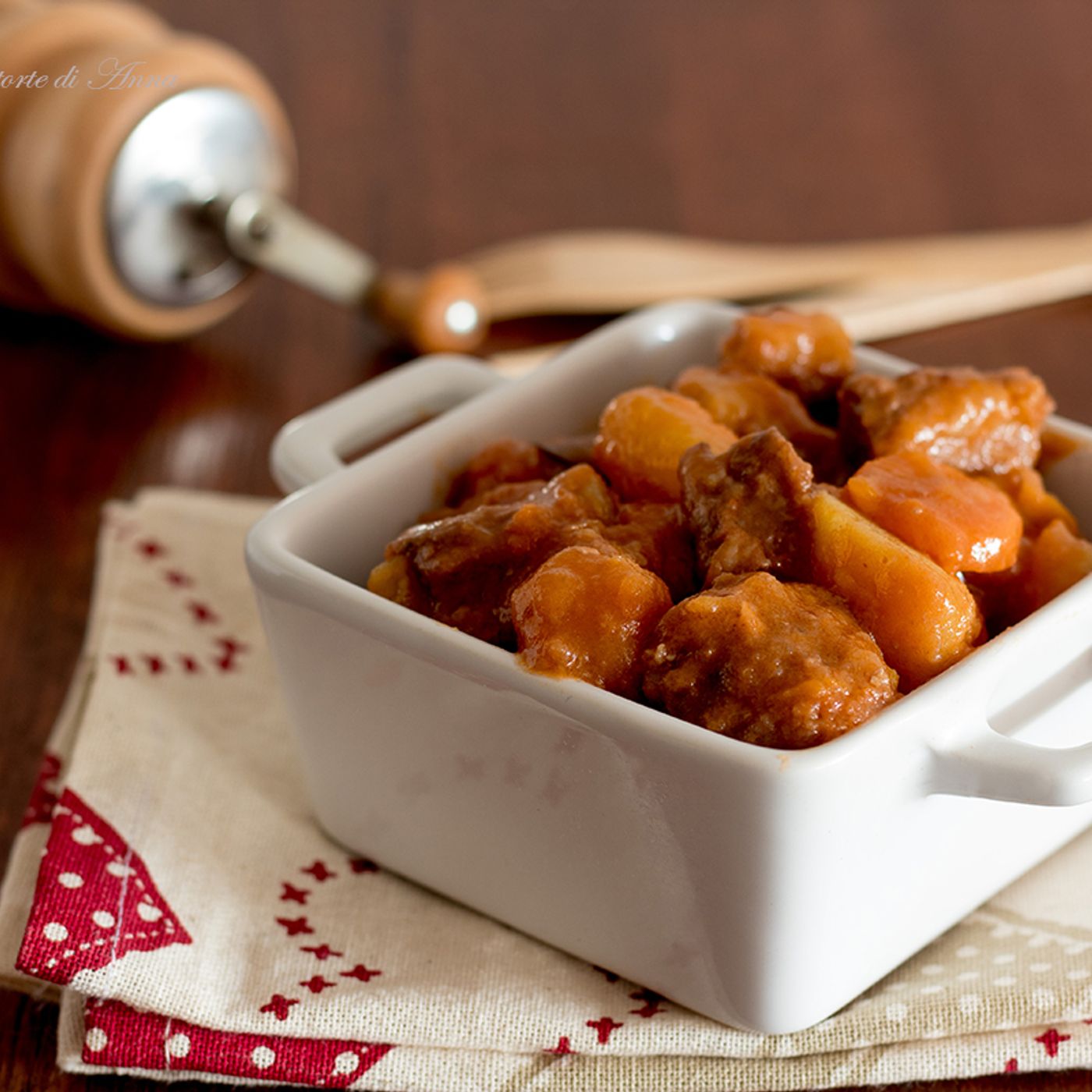 Spezzatino al sugo con le patate