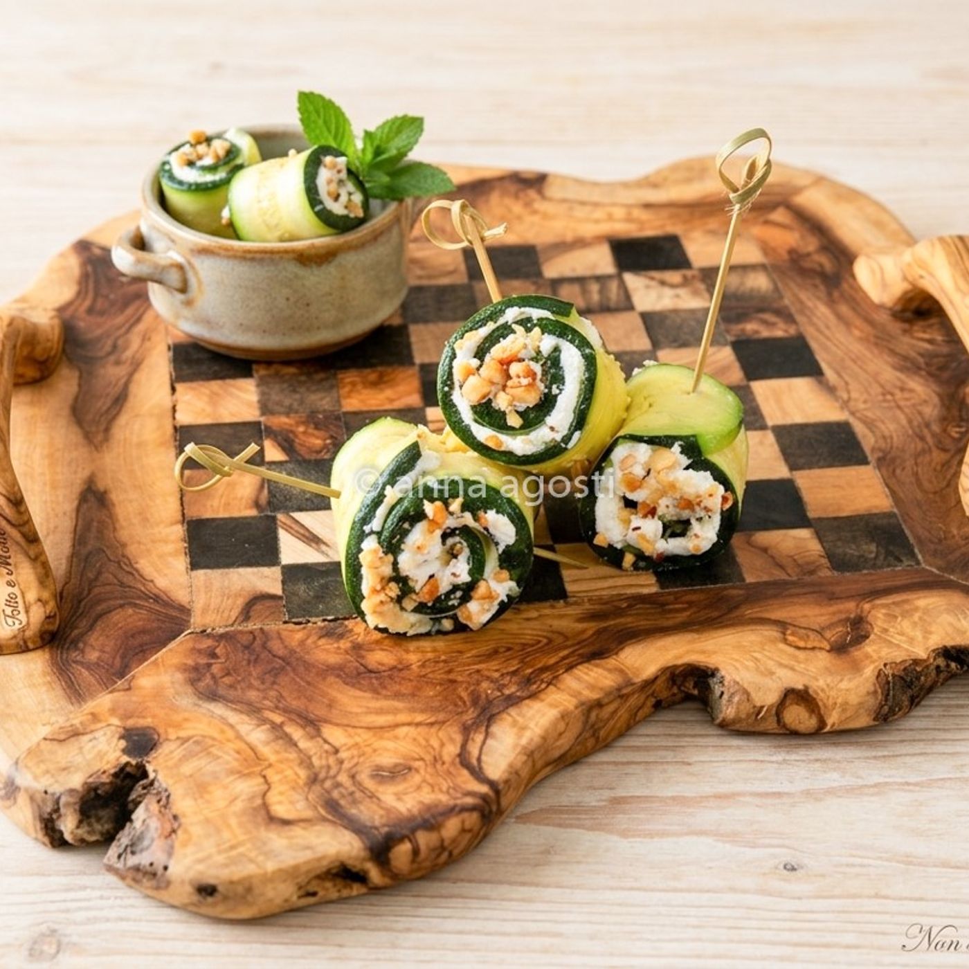Rotoli di zucchine con formaggio e menta episode artwork