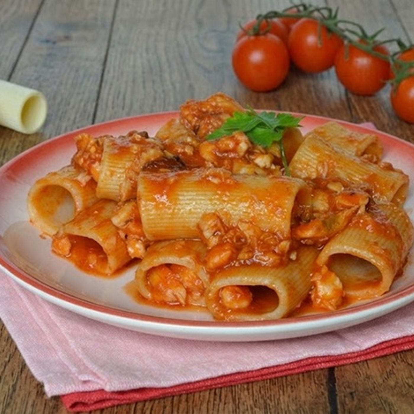 Paccheri al ragù di triglie: la ricetta cremosissima e senza spine episode artwork
