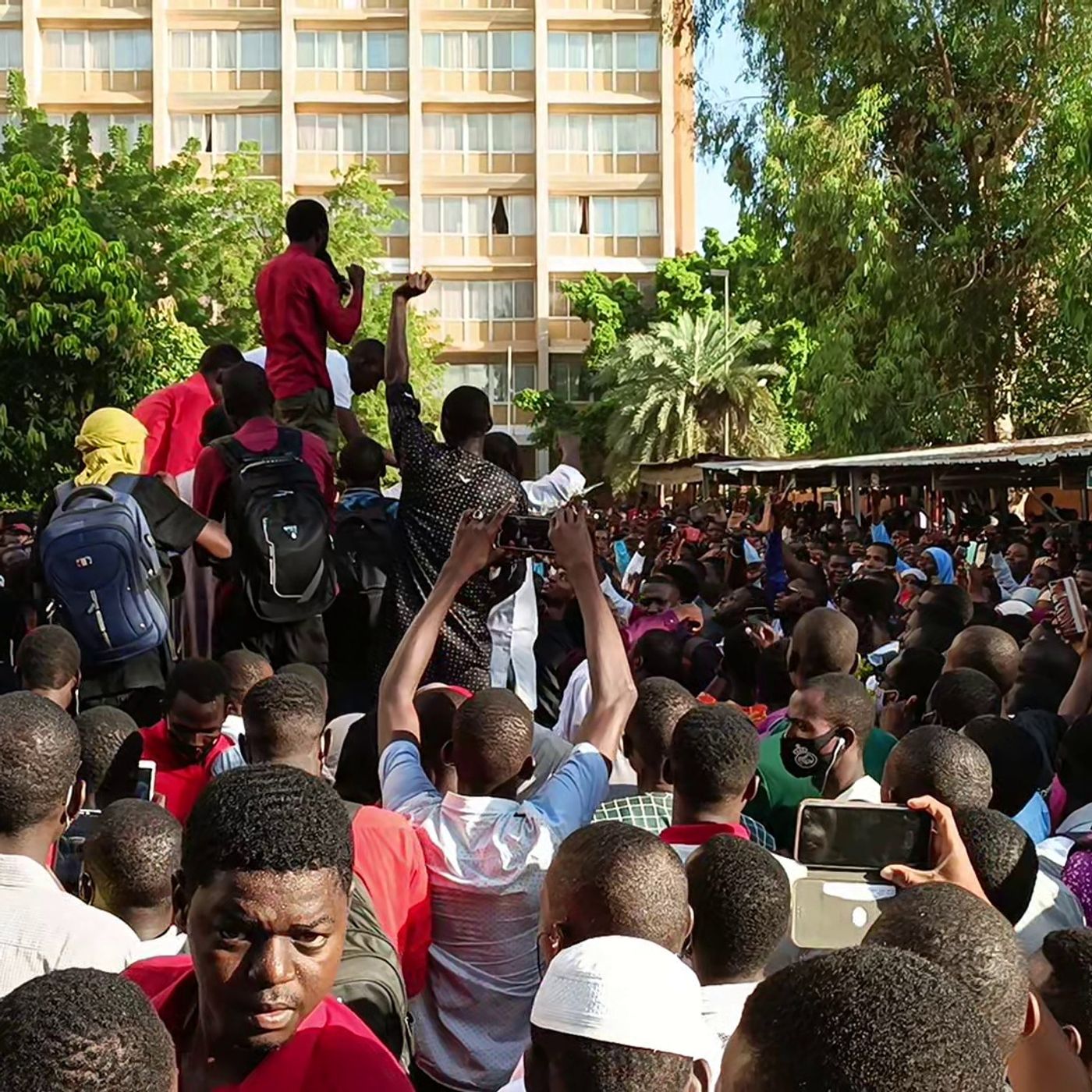 Meeting des scolaires à Niamey episode artwork