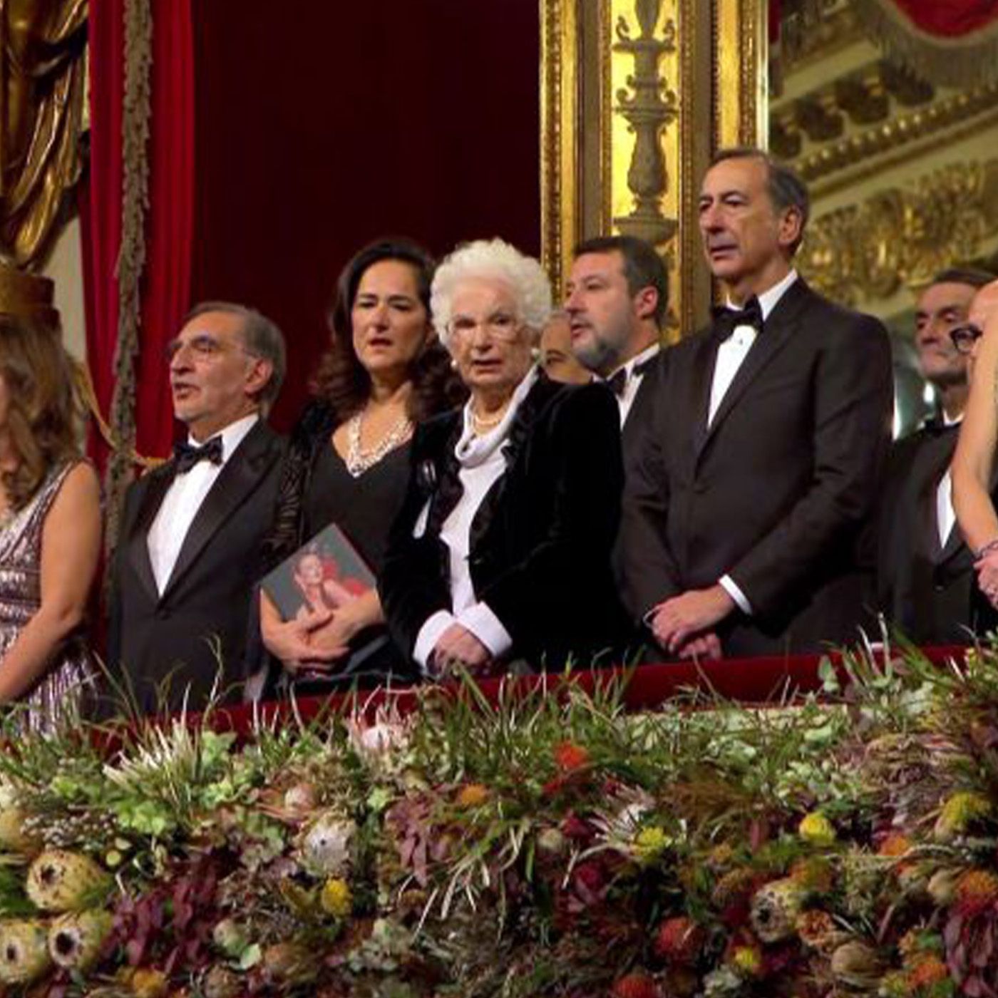 La Scala applaude Liliana Segre alla prima del Don Carlo | 08/12/2023 | Il Corsivo episode artwork