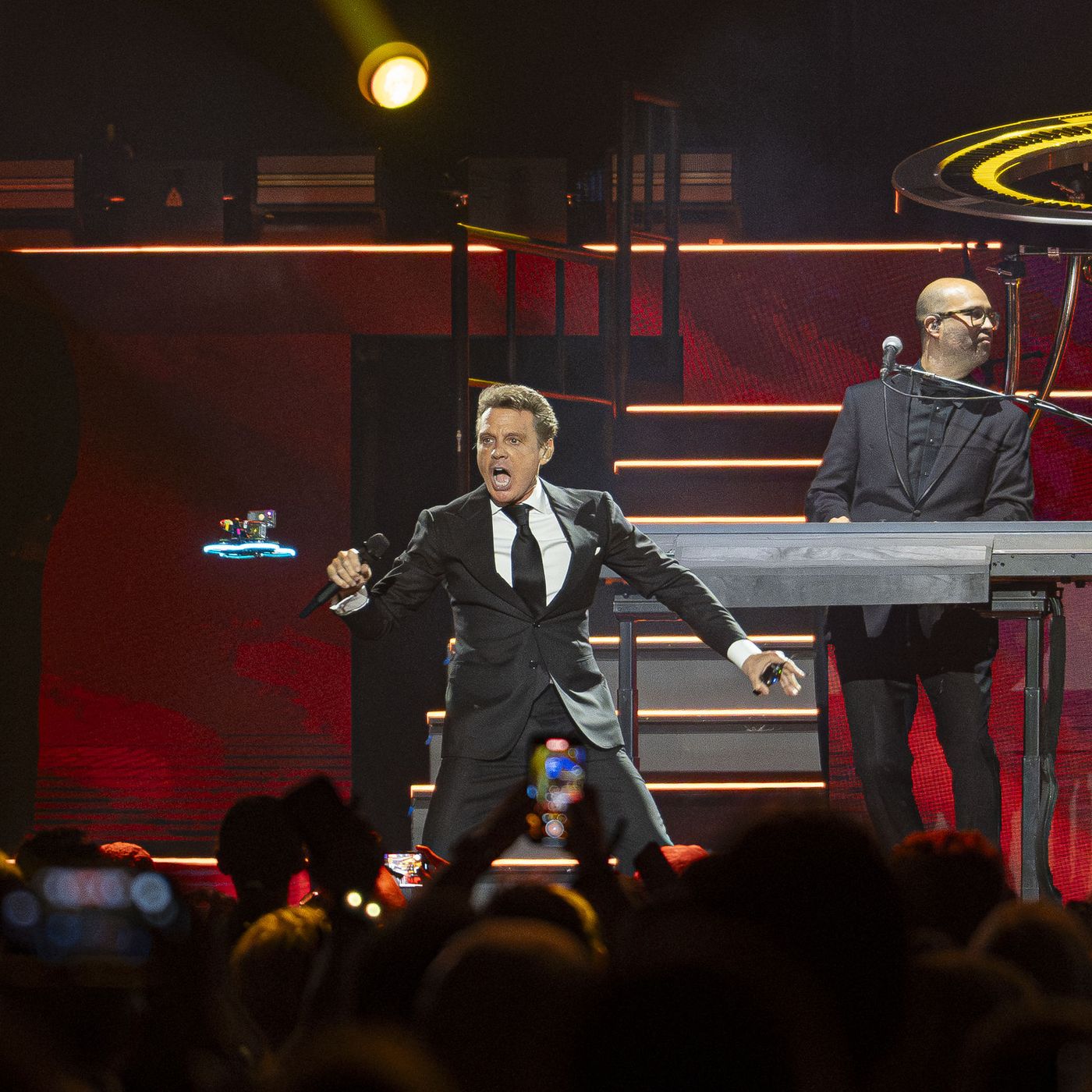 Crónica Rosa: 'Si Tú Te Atreves', la canción que cuenta el inicio del romance de Luis Miguel y Paloma Cuevas