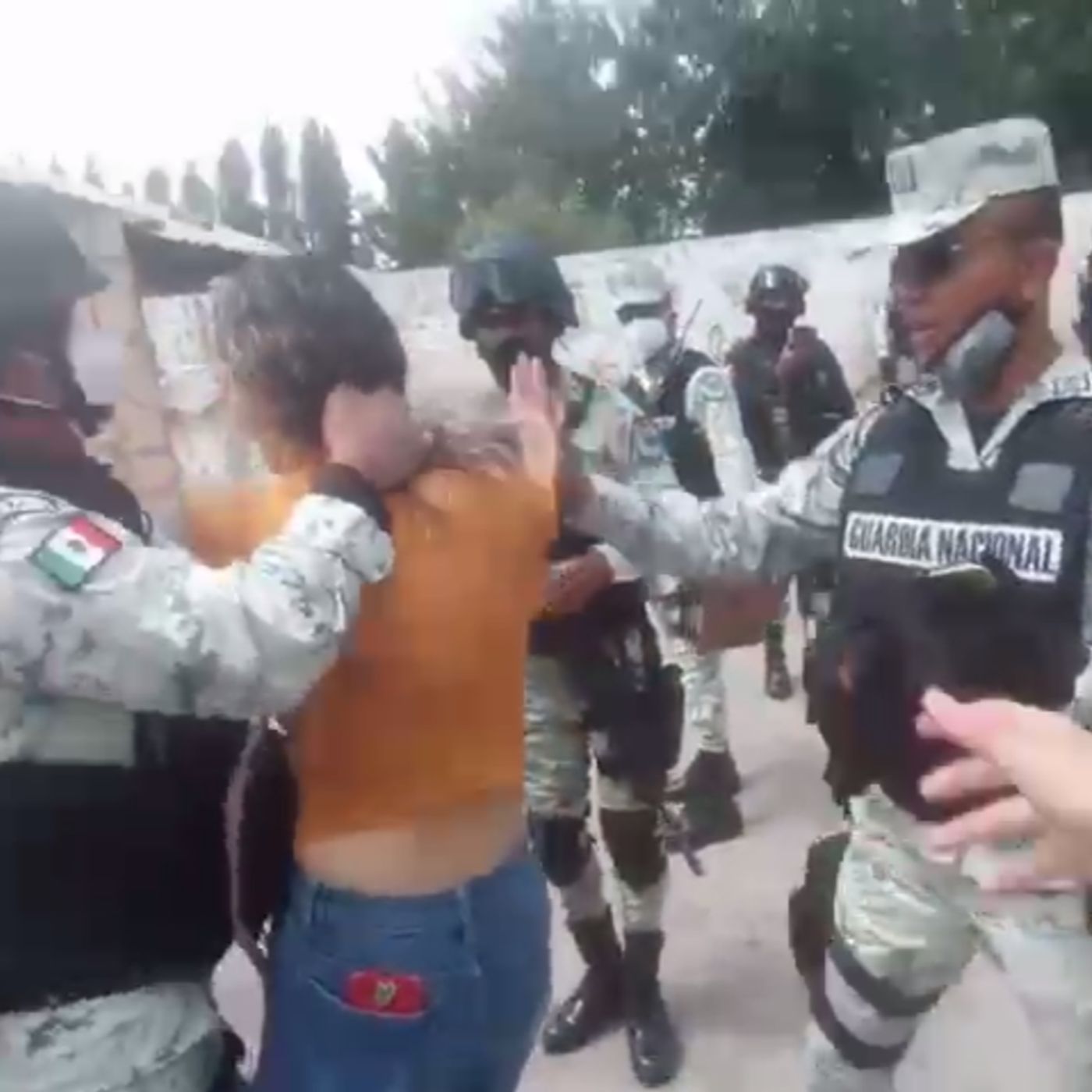 GUARDIA NACIONAL ALLANA CASAS GOLPEANDO MUJERES IMPUNEMENTE