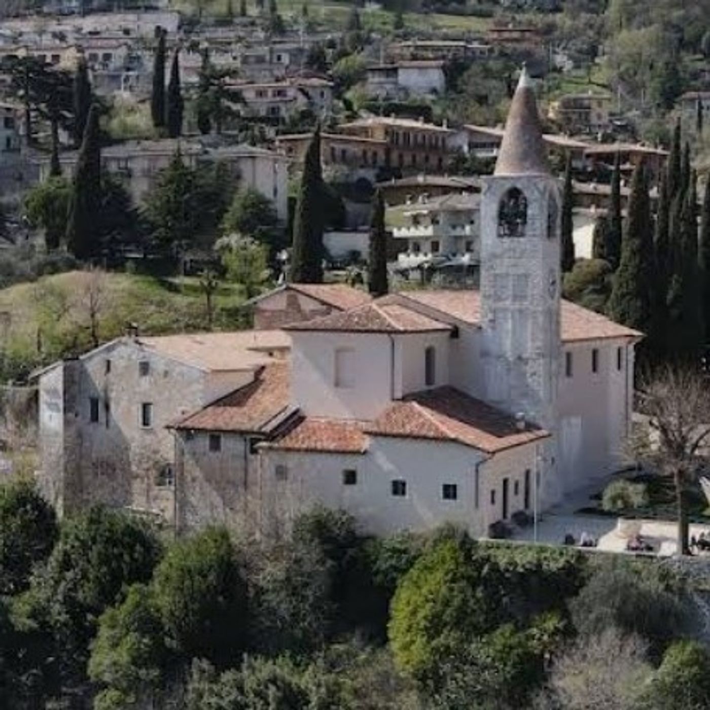 Tour delle Pievi 2024, tappa alla Pieve di San Giovanni Battista, Tremosine: intervista a don Gabriele Scalmana  -  23 agosto 2024 episode artwork