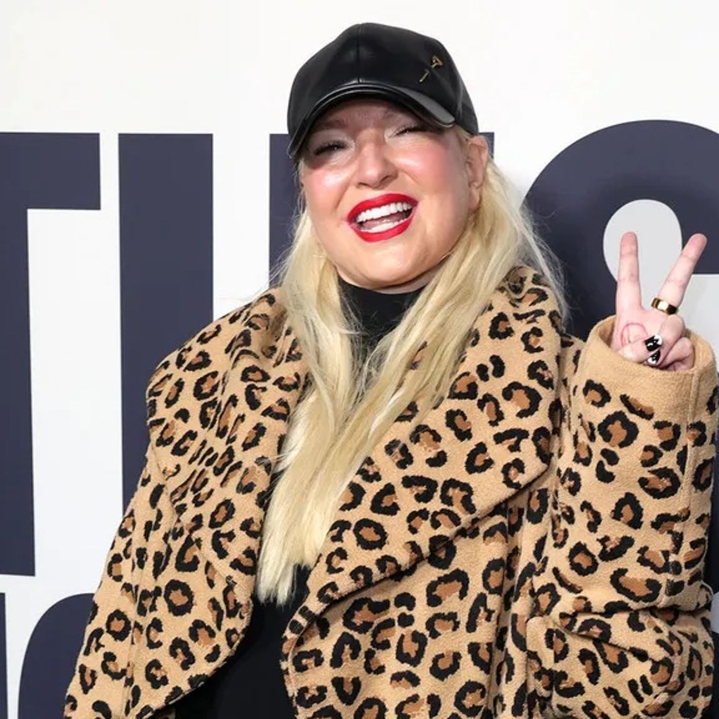 Sia agrees to pay estranged husband over $40,000 per month in child support episode artwork