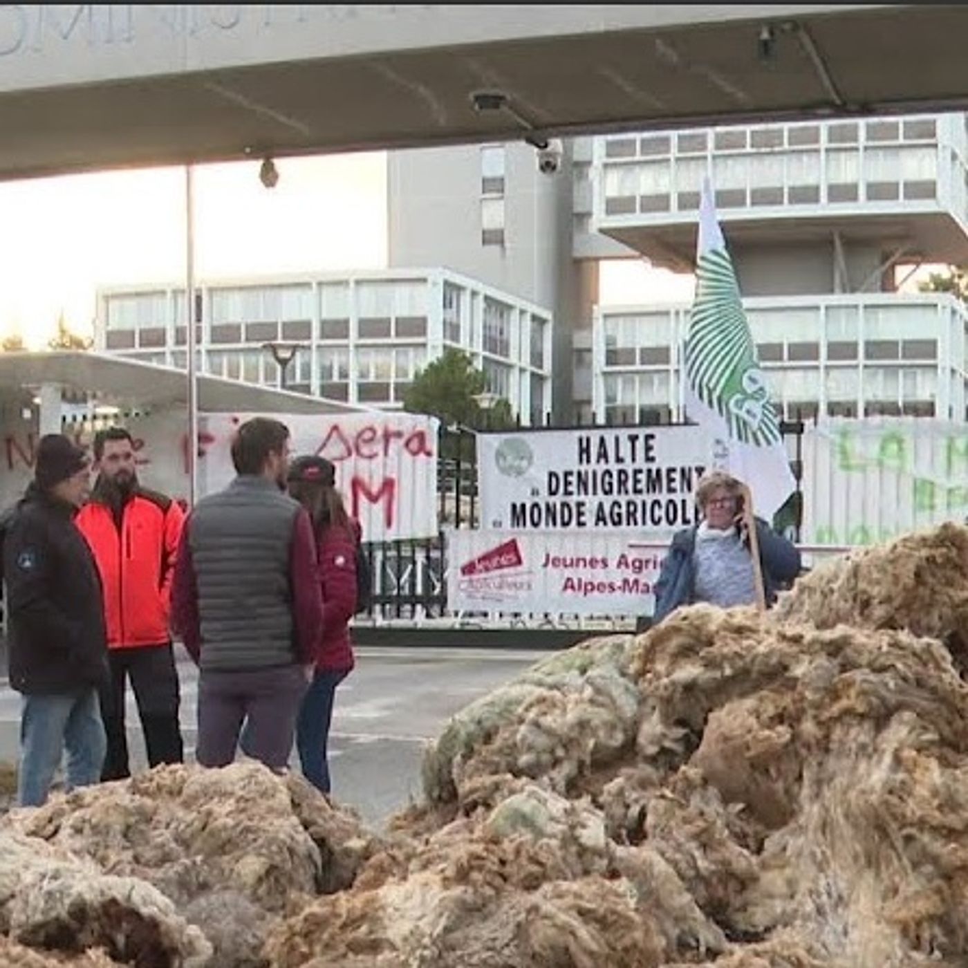 Nizza24 mercoledì 21 gennaio: Meno Furti Più Violenze Domestiche in Costa Azzurra - Protesta Agricoltori Alpi Marittime - Restauro alle Ponc