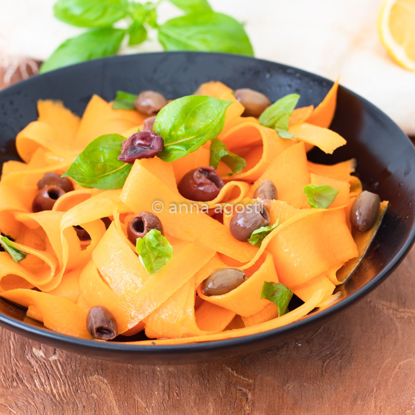 Carote marinate al limone con olive taggiasche e basilico episode artwork