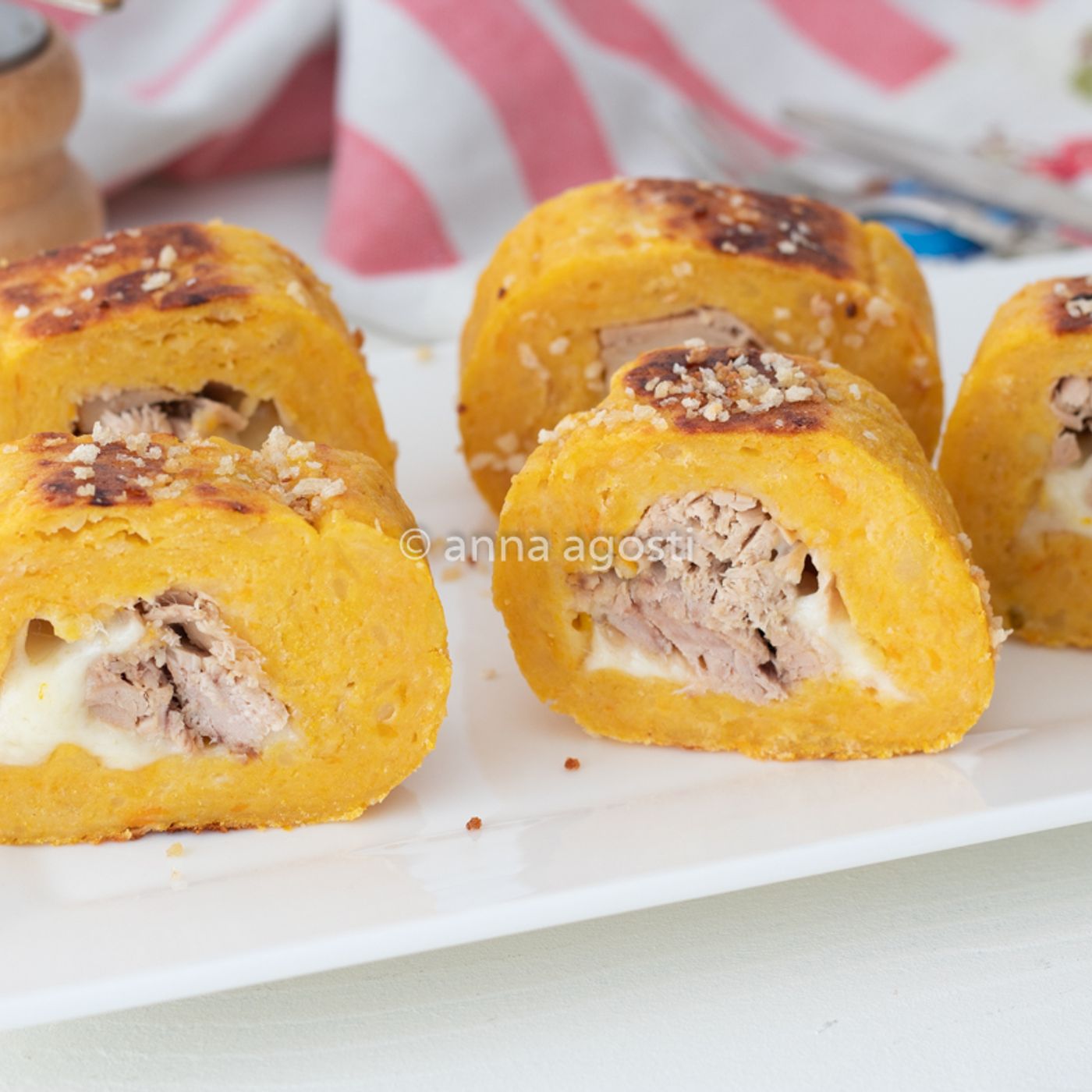 Polpettone di patate, zucca e tonno: morbido dentro e croccante fuori
