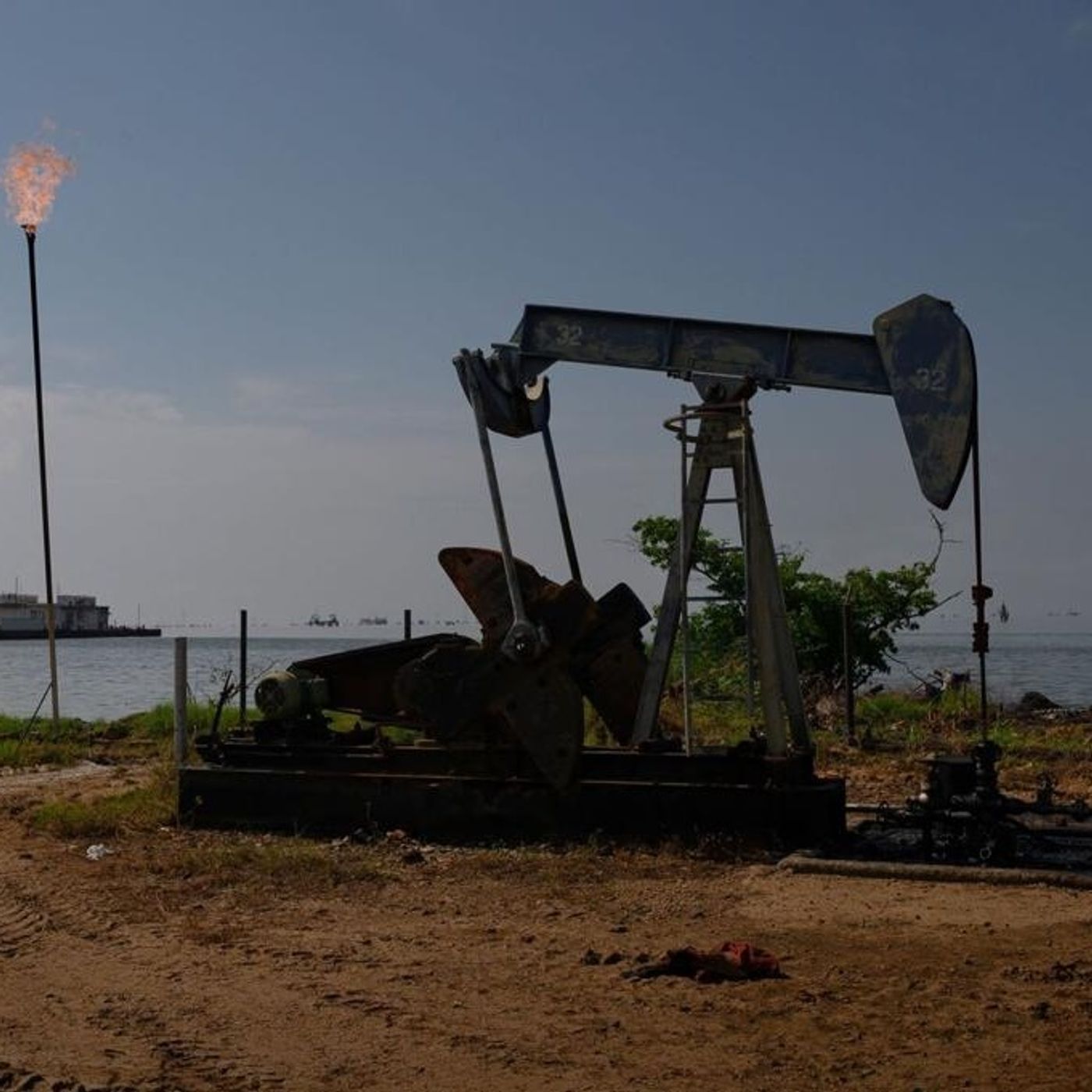 TRUMP'S VENEZUELA OIL DEAL - US secures control of 65 billion barrels of reserves episode artwork