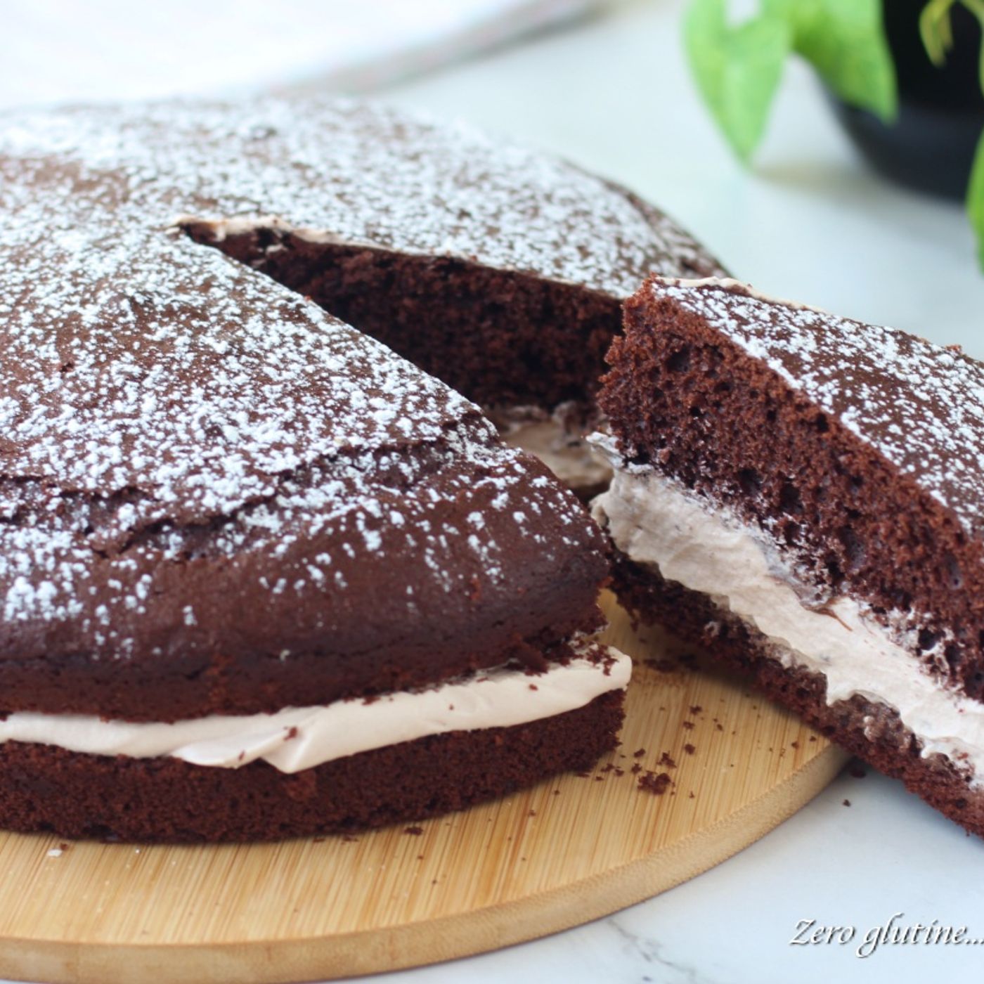 Torta al cacao ripiena di panna e Nutella