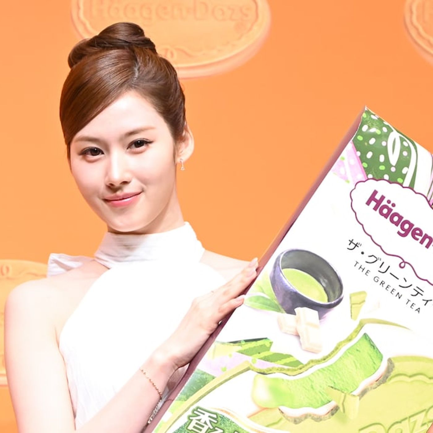 TWICEサナがクリスピーサンド25周年をお祝い、ライブ期間中も「みんなでおいしくいただきました」（会見レポート / 写真24枚） - 音楽ナタリー episode artwork