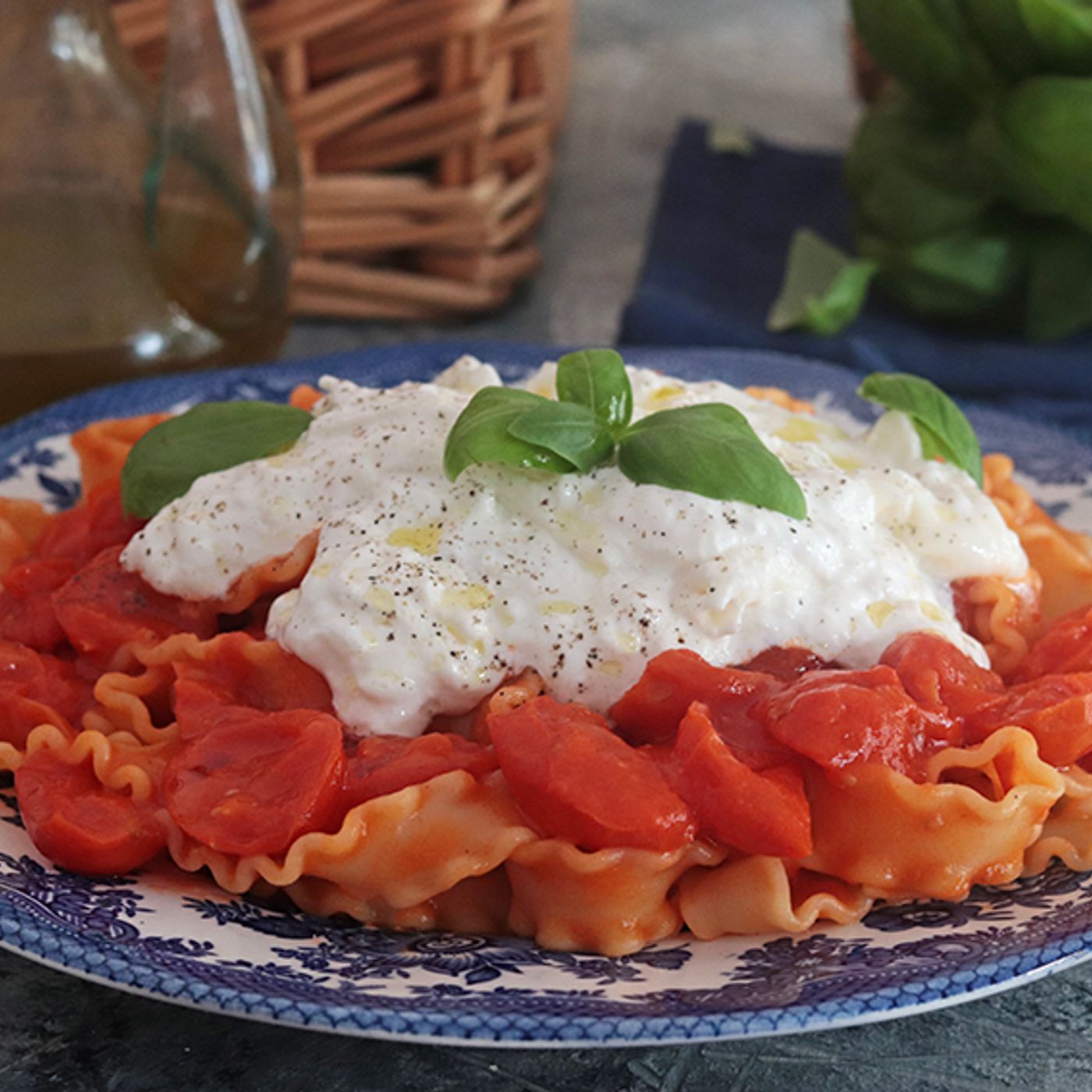 Pasta pomodorini e burrata