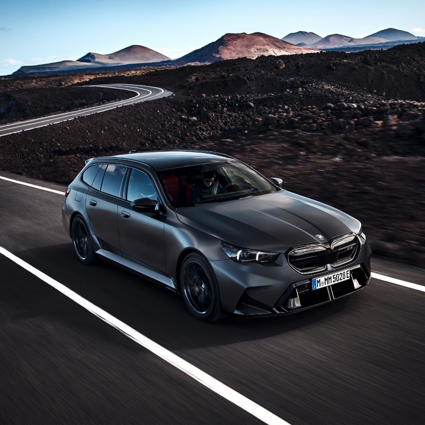 BMW M5 Touring 2025 - Ritorno in grande stile per la super wagon da 727 CV episode artwork