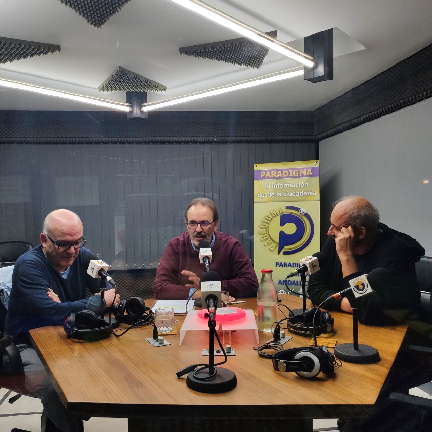 QTCE [10/11/2022] Juan Bolaños y Ángel Ramírez. "VIDA AL POR MENOR": La vida de un barrio expresada desde un escaparate. episode artwork