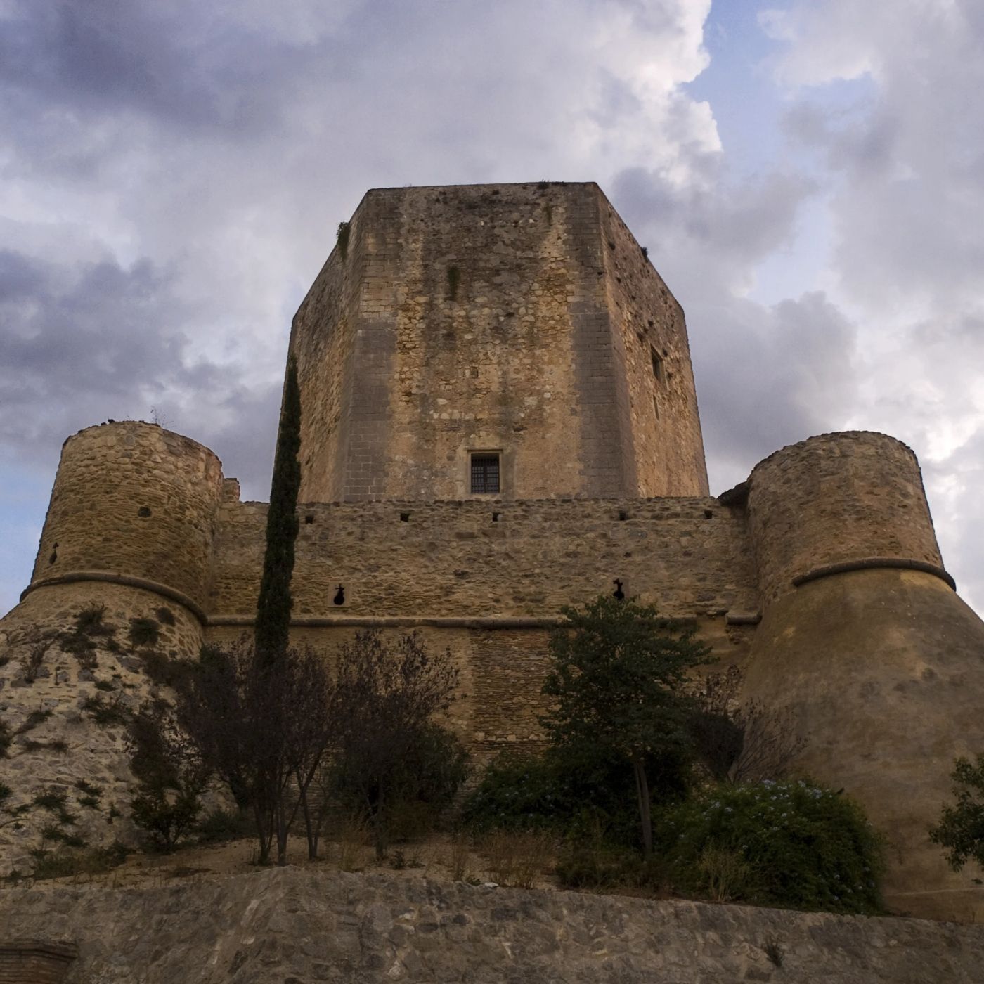 Voces del Misterio nº.942: Investigación paranormal en el Castillo de Santiago, encuentro imposible en el cementerio episode artwork
