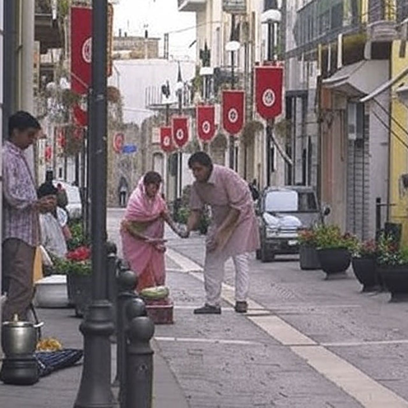 Palma Campania Il sindaco vieta odori "molesti" da cibo etnico : Integrazione o discriminazione ? episode artwork