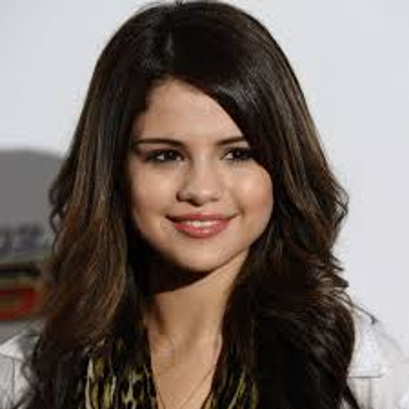 Selena Gomez Talks About Zedd!! episode artwork